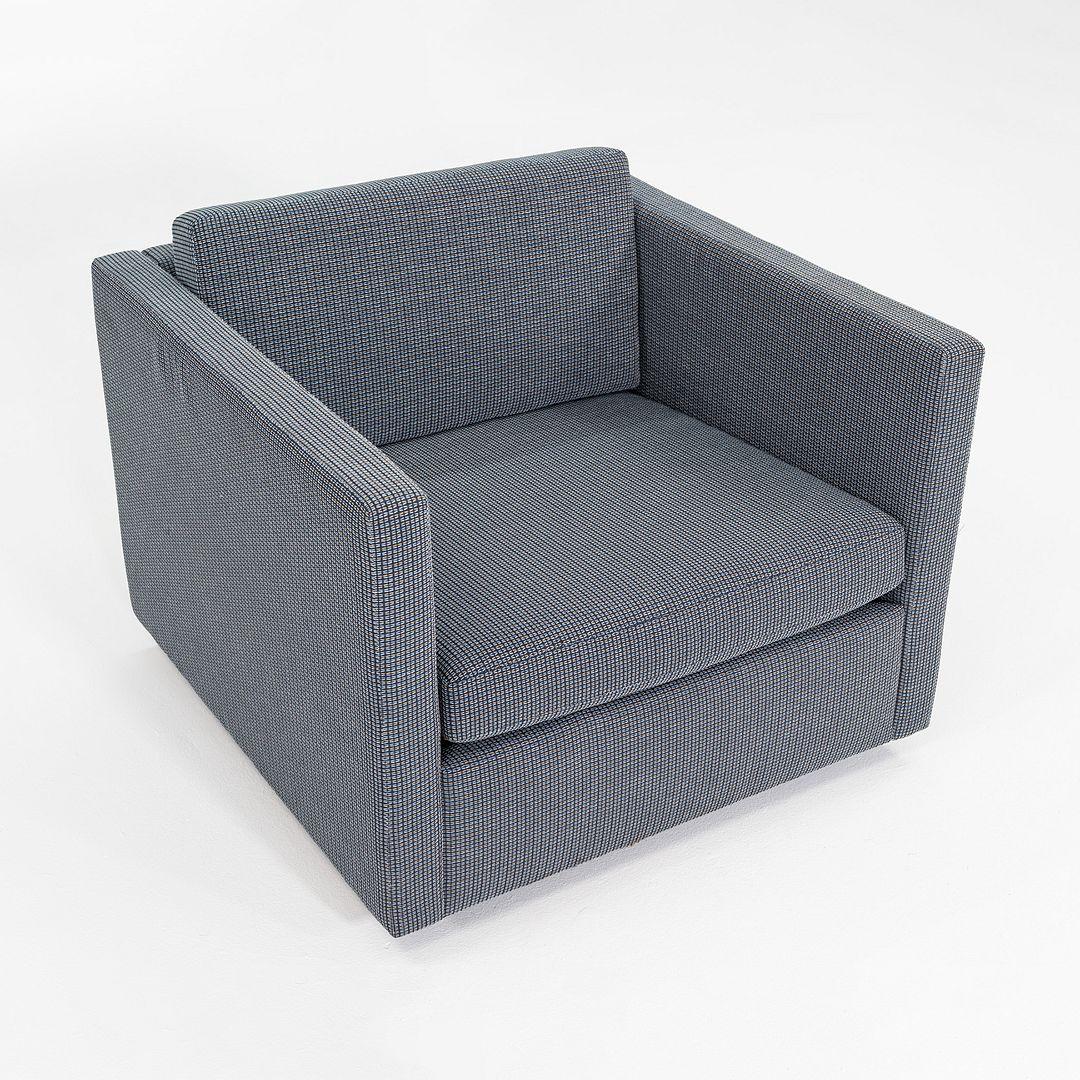 2018 Charles Pfister for Knoll Tuxedo Lounge Chair in tessuto blu e grigio in vendita 3