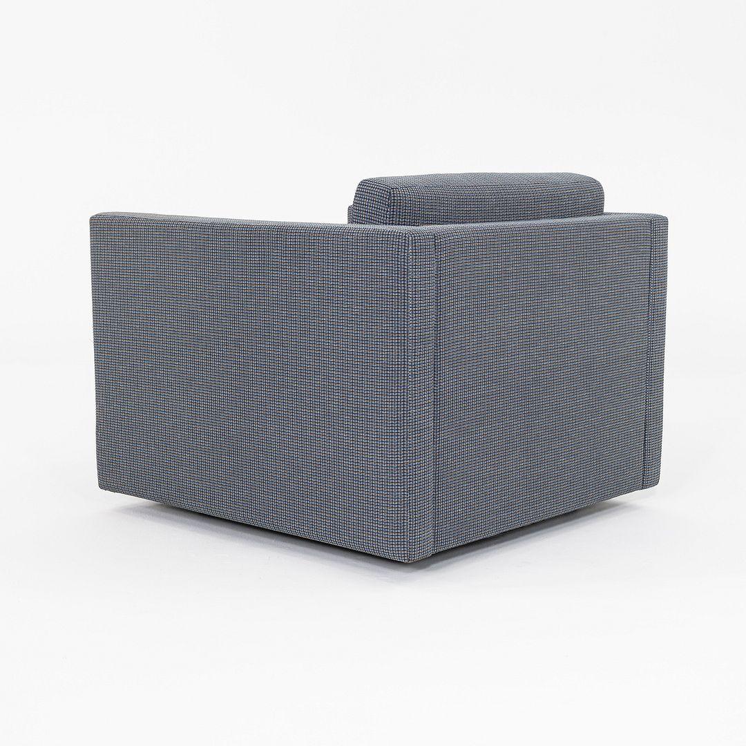 2018 Charles Pfister for Knoll Tuxedo Lounge Chair in tessuto blu e grigio In condizioni buone in vendita a Philadelphia, PA
