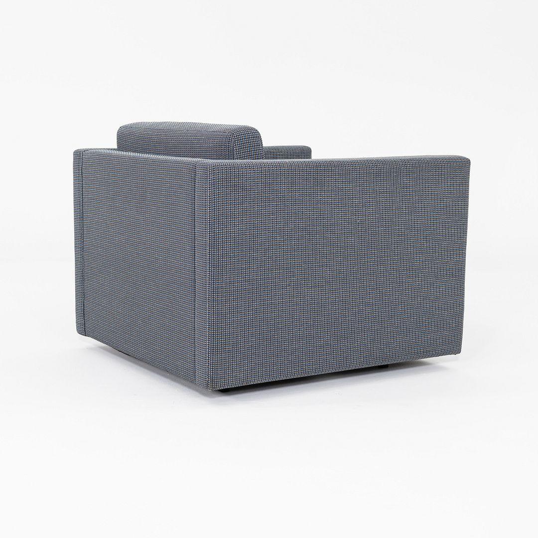 Tessuto 2018 Charles Pfister for Knoll Tuxedo Lounge Chair in tessuto blu e grigio in vendita