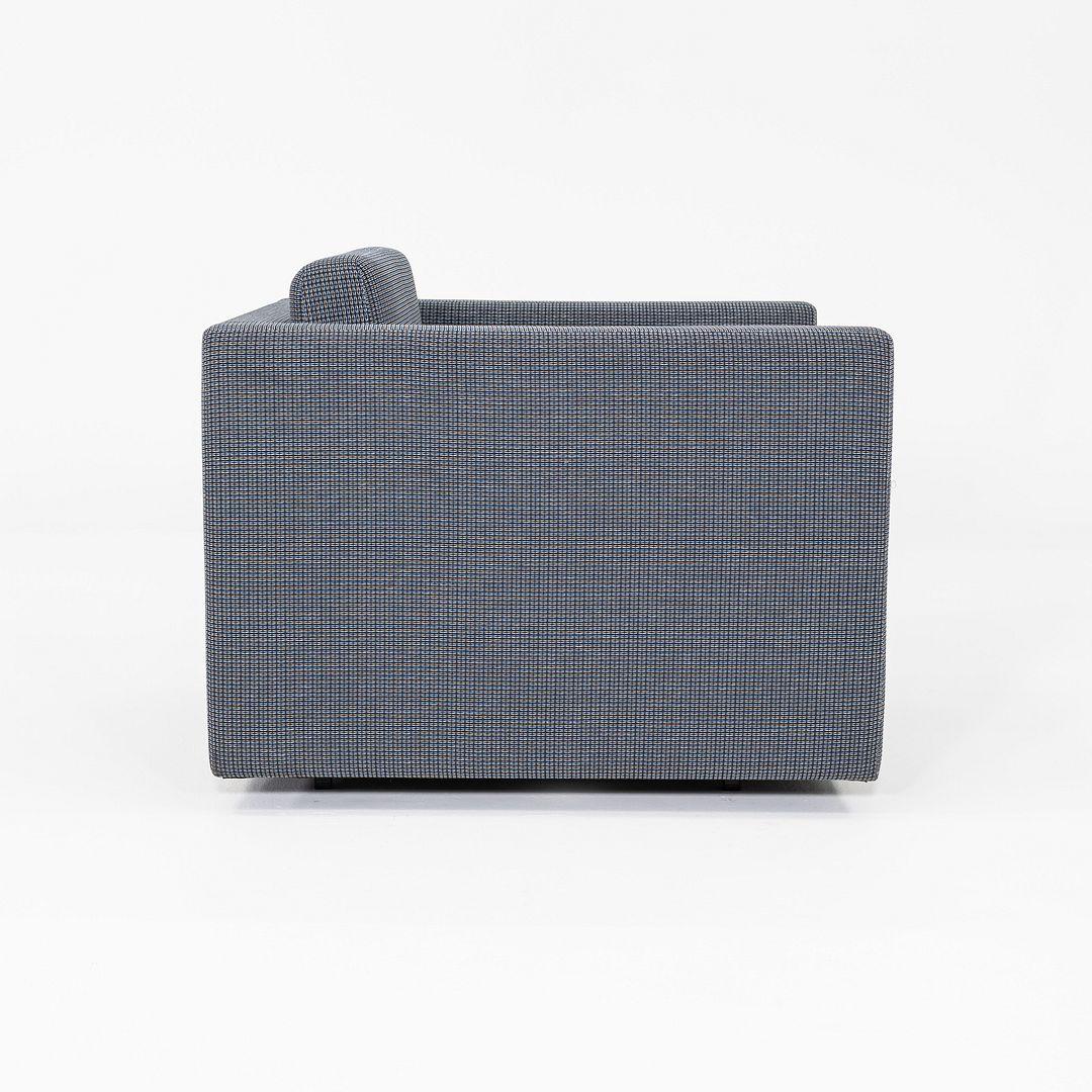 2018 Charles Pfister for Knoll Tuxedo Lounge Chair in tessuto blu e grigio in vendita 1