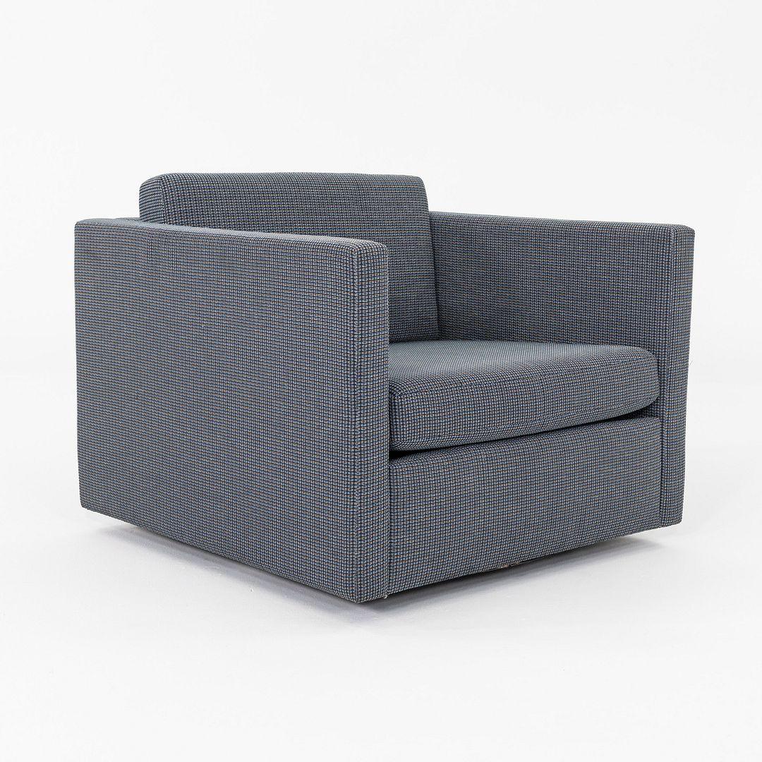 2018 Charles Pfister for Knoll Tuxedo Lounge Chair in tessuto blu e grigio in vendita 2