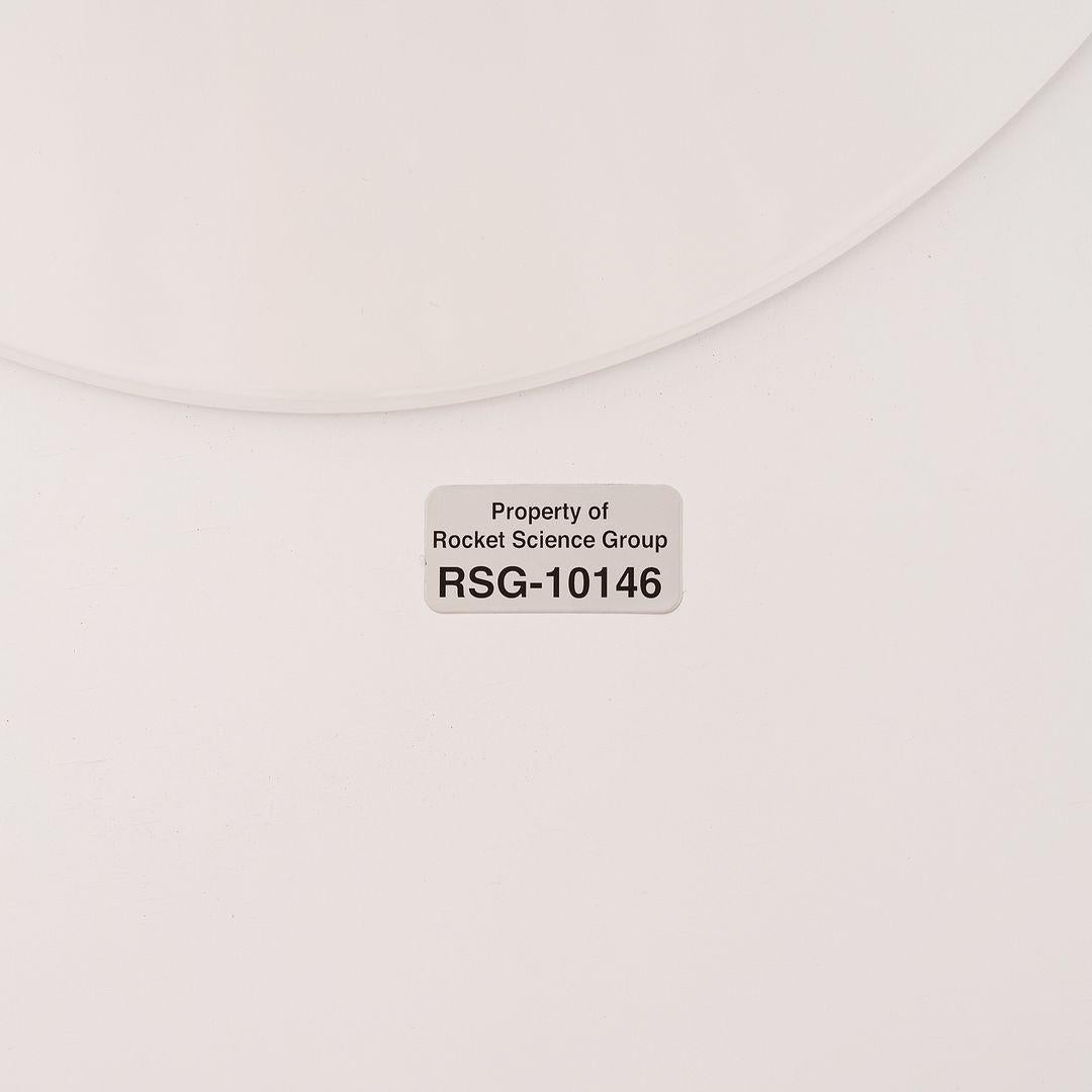2018 Eero Saarinen for Knoll Table de salle à manger ovale Tulip 96 po en stratifié blanc en vente 3