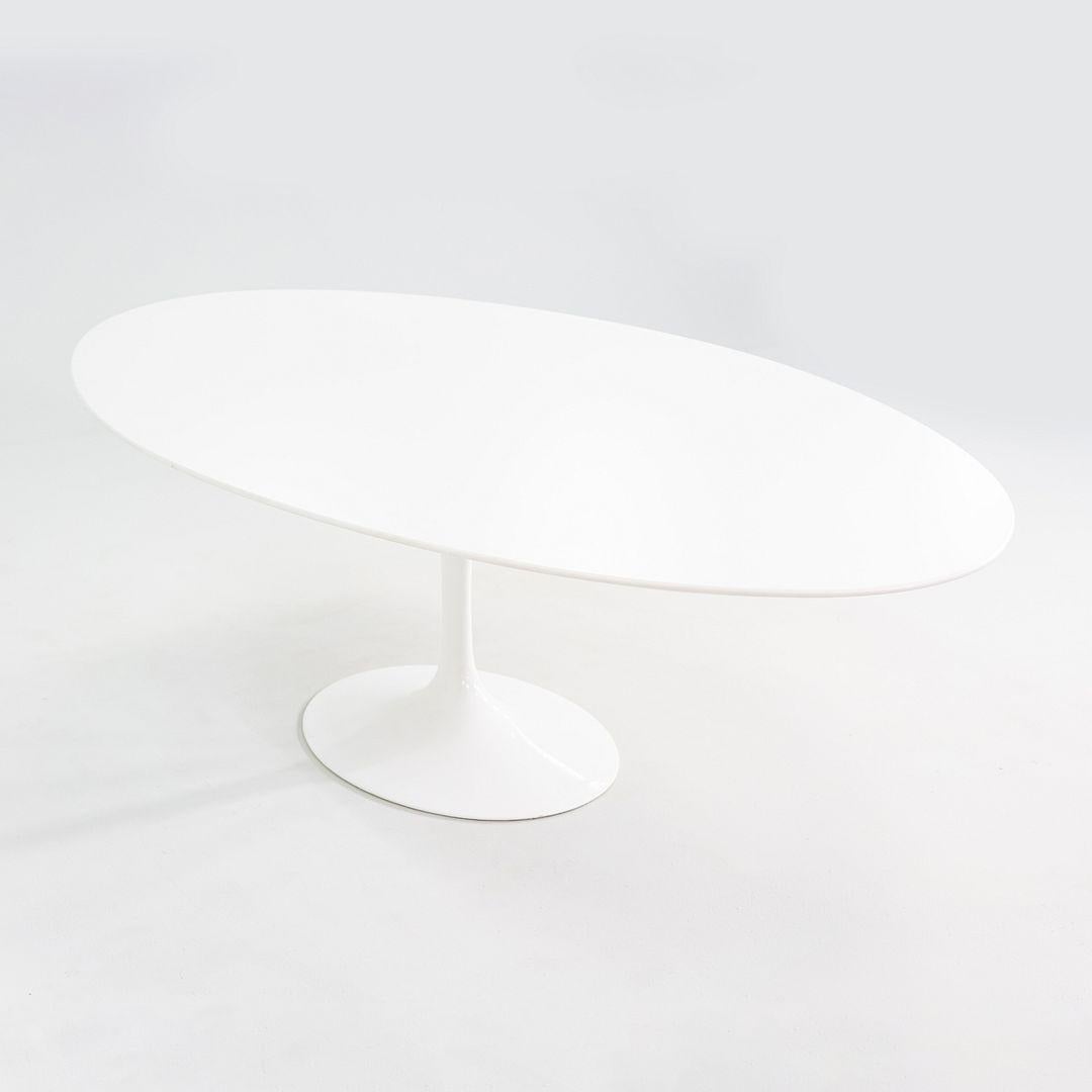Aluminium 2018 Eero Saarinen for Knoll Table de salle à manger ovale Tulip 96 po en stratifié blanc en vente