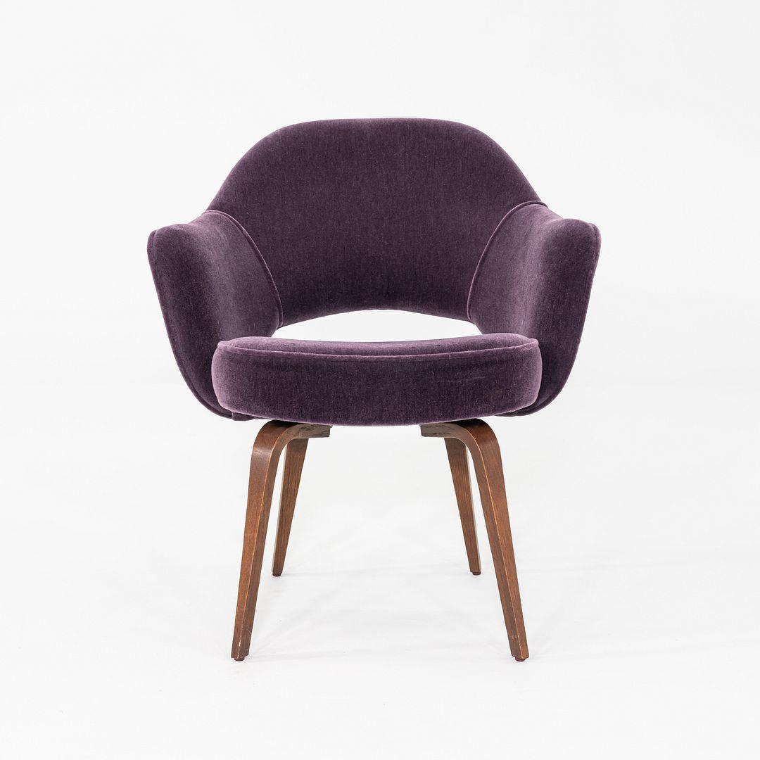 Moderne 2018 Eero Saarinen for Knoll Executive Dining Arm Chairs in Purple Velvet en vente