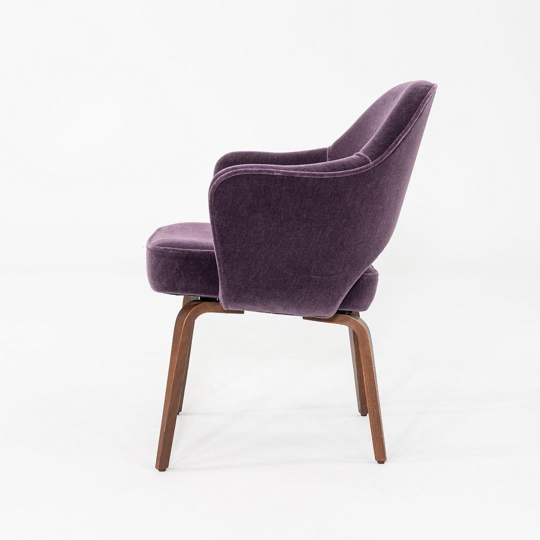 2018 Eero Saarinen for Knoll Executive Dining Arm Chairs in Purple Velvet Bon état - En vente à Philadelphia, PA