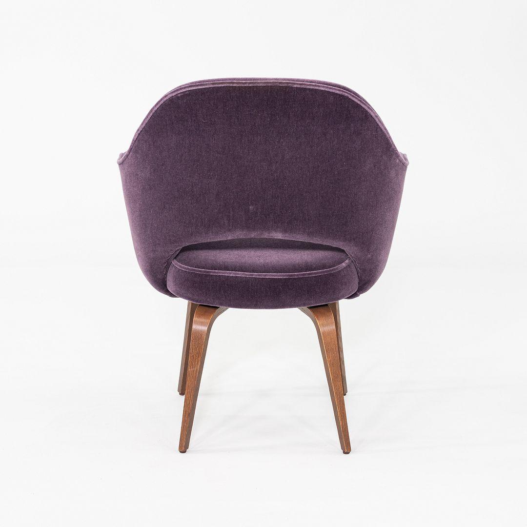 Mousse 2018 Eero Saarinen for Knoll Executive Dining Arm Chairs in Purple Velvet en vente