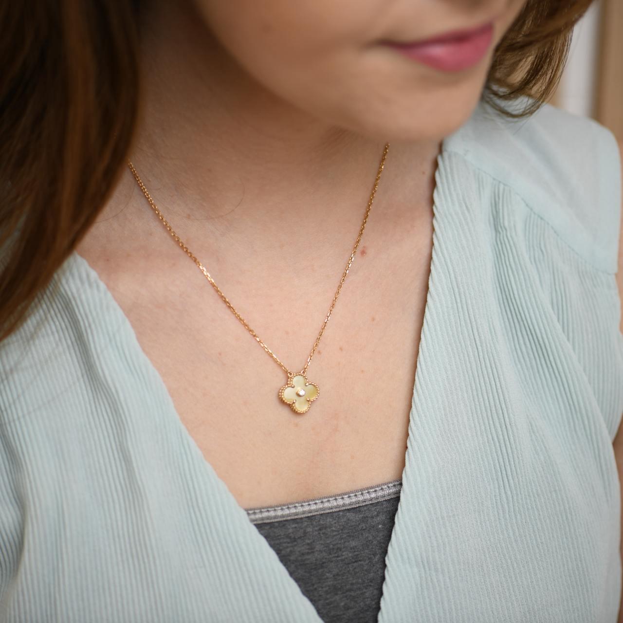 Round Cut Van Cleef &Arpel Gold Mother Of Pearl Alhambra Diamond Holiday Pendant Necklace For Sale