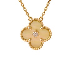 Van Cleef &Arpel Halskette mit Holiday-Anhänger, Gold Perlmutt Alhambra Diamant