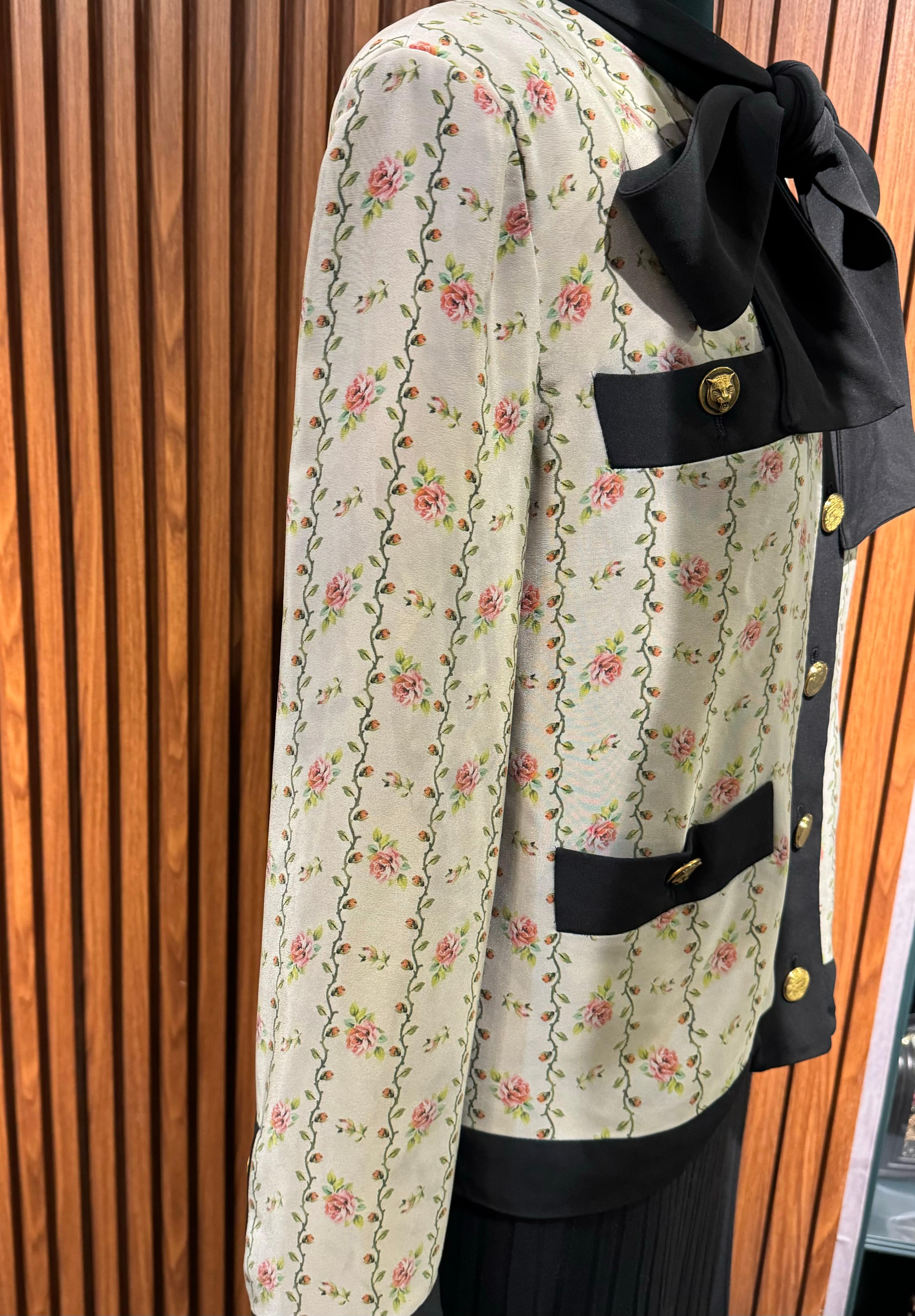 Women's 2018 Gucci Printed Morocain Silk Bow Jacket For Sale
