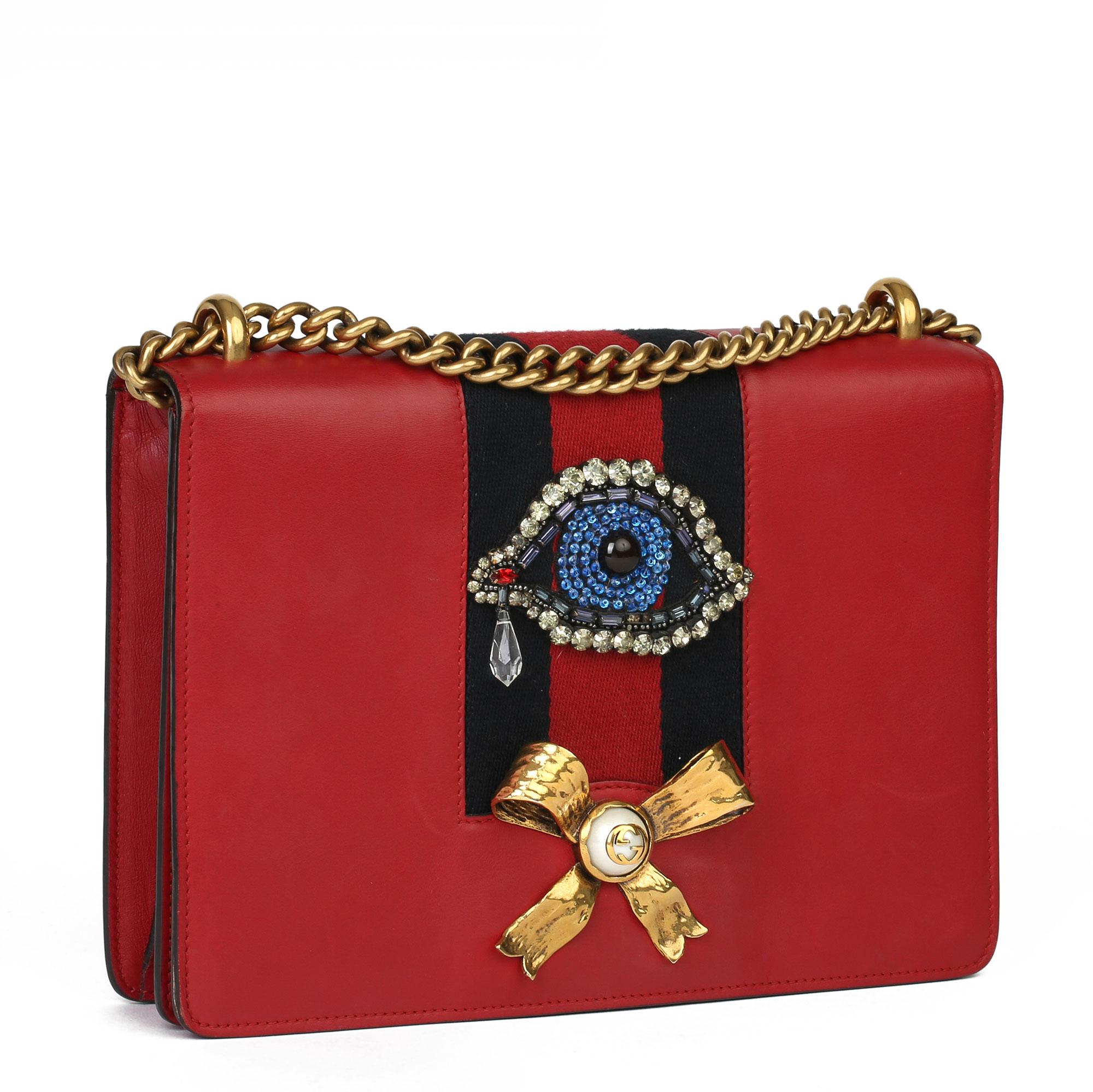 GUCCI
Red Calfskin Leather Eye Embellished Webb Medium Peony 

Xupes Reference: CB333
Serial Number: 432280 486623
Age (Circa): 2018
Accompanied By: Gucci Dust Bag
Authenticity Details: Date Stamp (Made in Italy)
Gender: Ladies
Type: Shoulder,