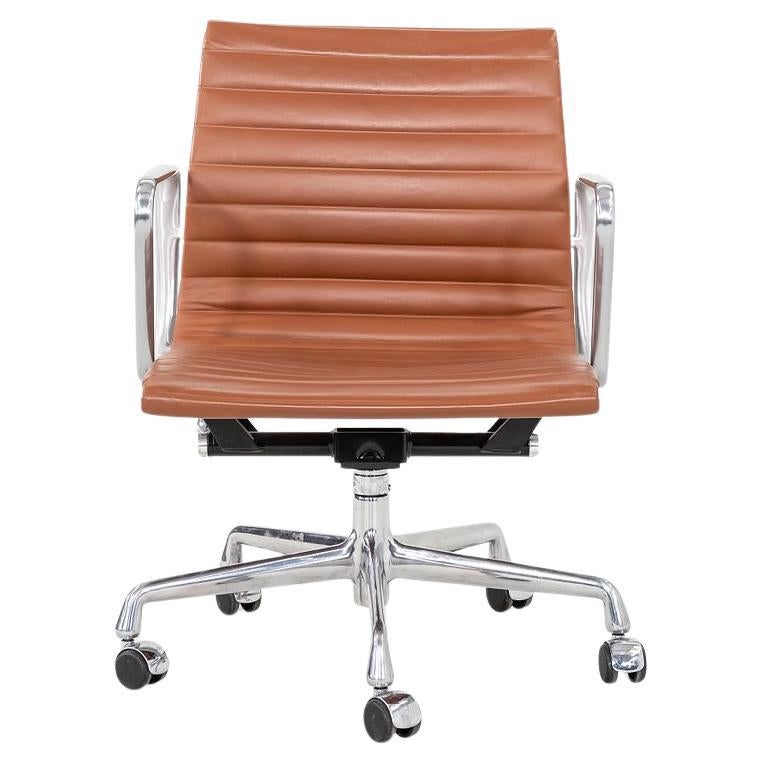 2018 Herman Miller Eames Aluminum Group Management Desk Chair, Leather (1x)