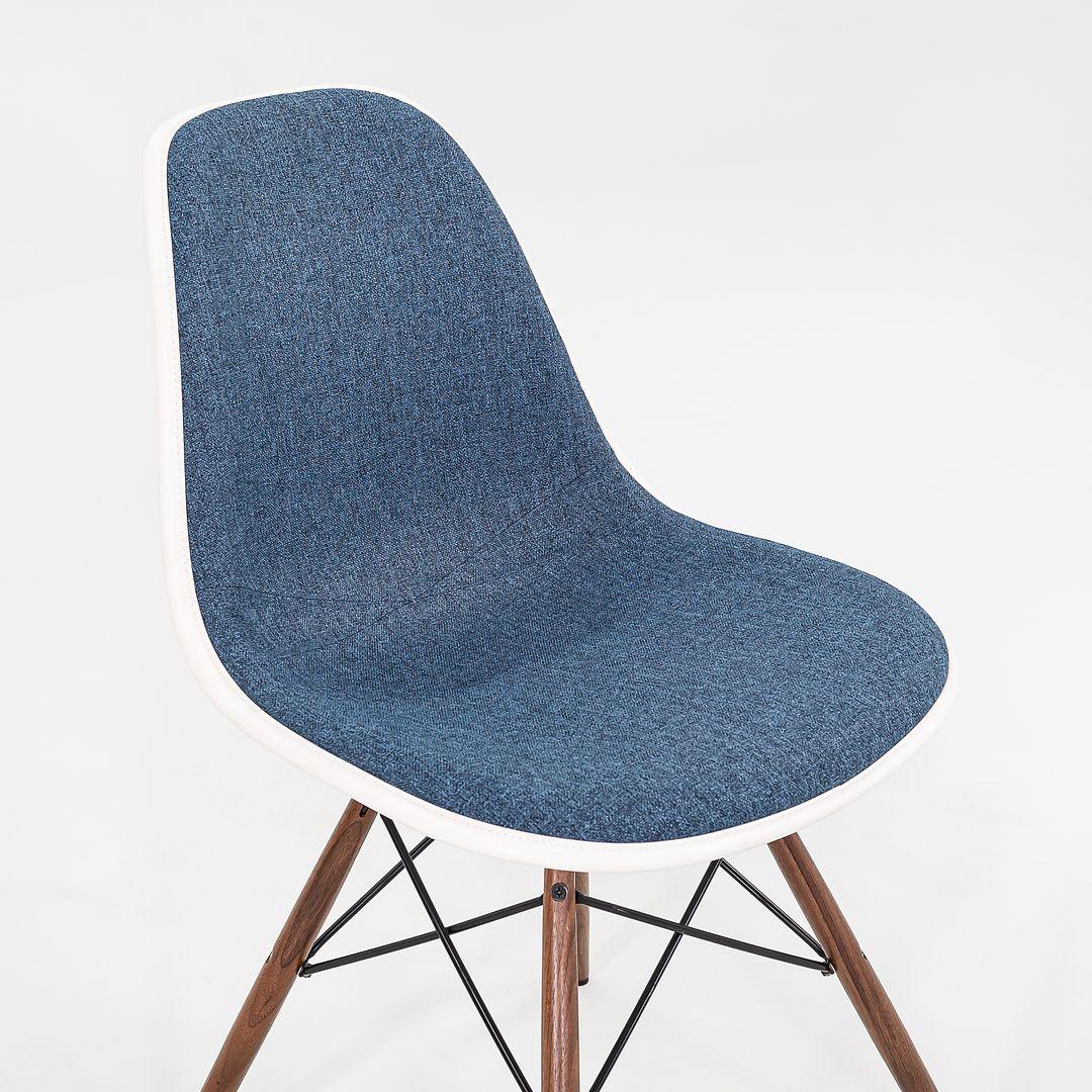 2018 Herman Miller Eames Dark Blue Upholstered DSW Side Chair w/ Dowel Base (Chaise d'appoint DSW tapissée en bleu foncé avec base en goujon) en vente 3
