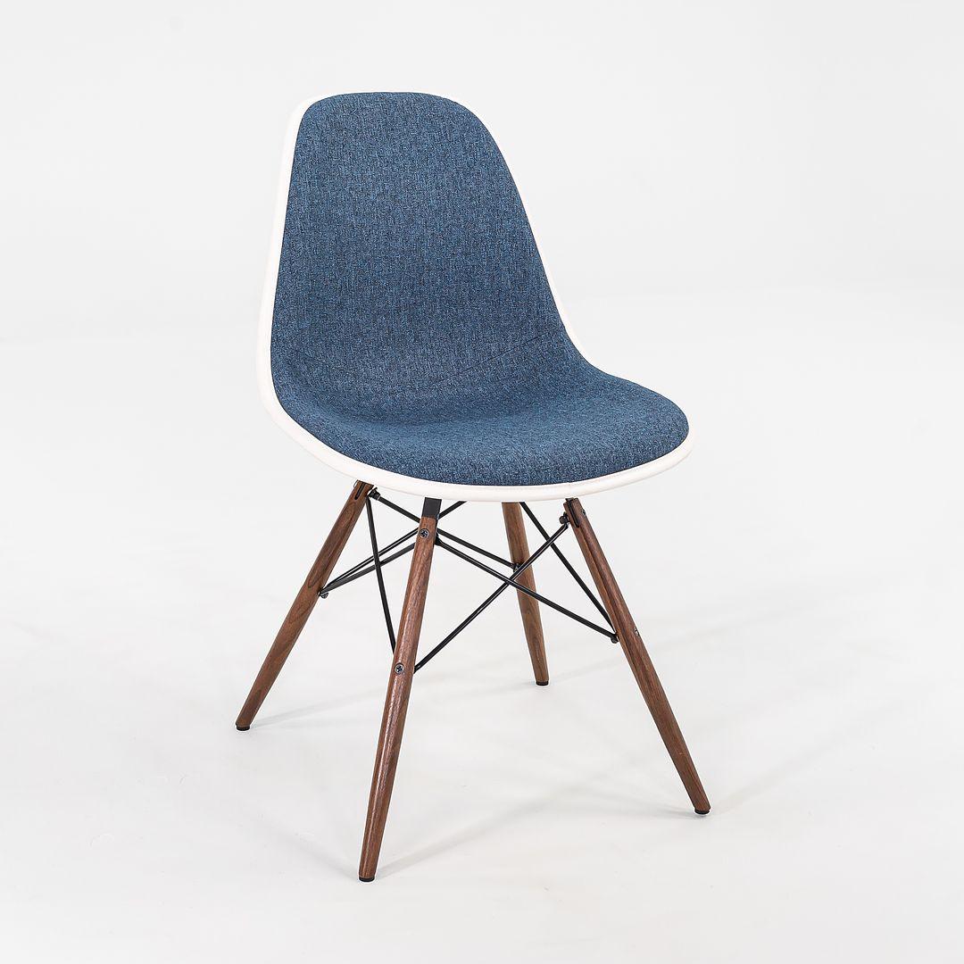 2018 Herman Miller Eames Dark Blue Upholstered DSW Side Chair w/ Dowel Base (Chaise d'appoint DSW tapissée en bleu foncé avec base en goujon) en vente 4