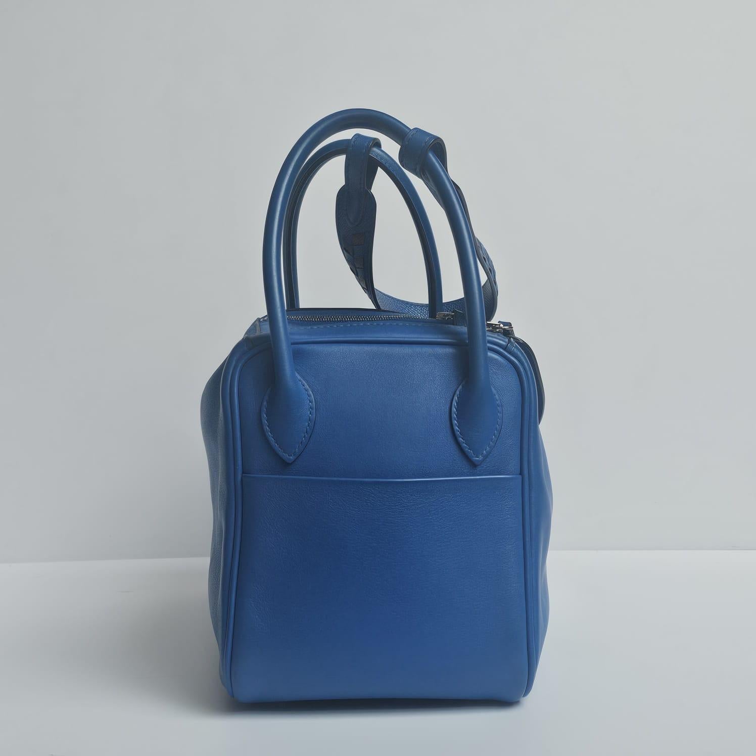 2018 Hermes Blue Zanzibar Swift Tressage Lindy 26 Bag In Good Condition For Sale In Jakarta, Daerah Khusus Ibukota Jakarta