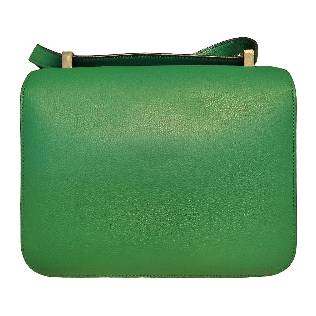 Spectacular Constance 24 bag in very good conditions 
Year 2018
Ultra rare Green Vertigo color (U4)
Leather
Supersoft in the internal
Silver colored metal
Comes with dustbag
Hermes paper satchel doesn't belong to the bag, but it is included for the