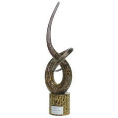 2018 Escultura orgánica italiana de cristal de Murano morado y dorado abstracta de rizo retorcido