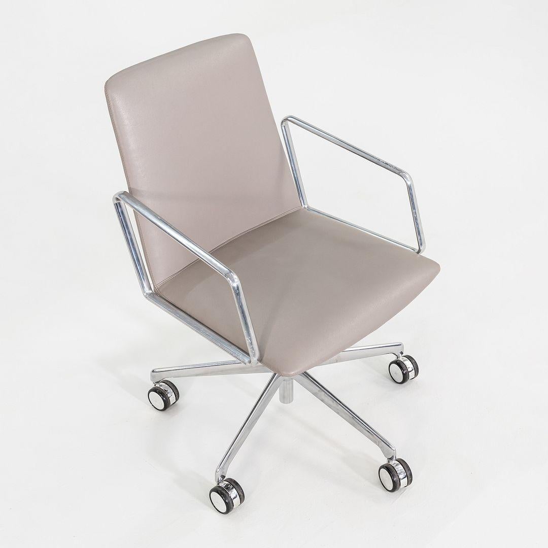 2018 Lievore Altherr Molina für Bernhardt Design L.A.M. Schreibtischstühle aus Leder (21. Jahrhundert und zeitgenössisch) im Angebot