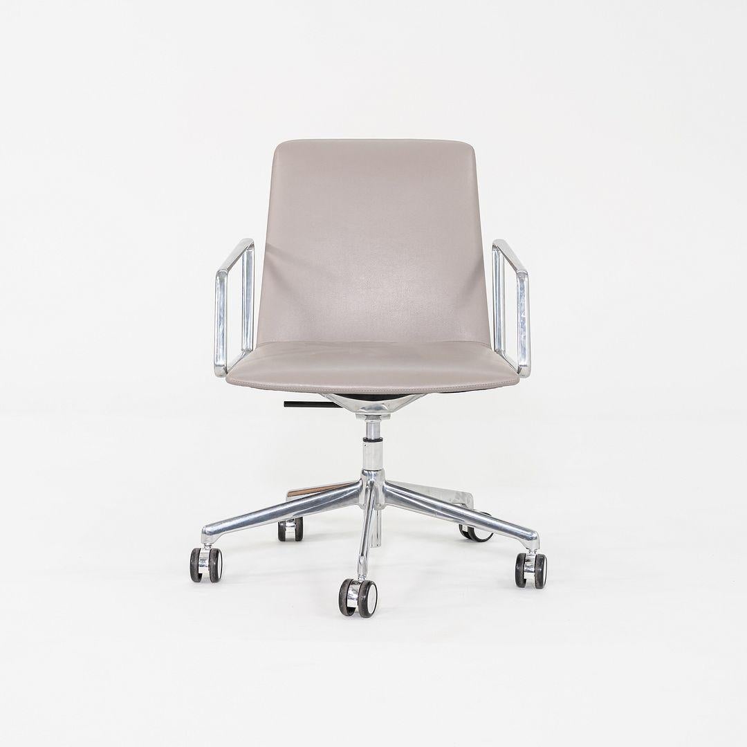 2018 Lievore Altherr Molina für Bernhardt Design L.A.M. Schreibtischstühle aus Leder im Angebot 1