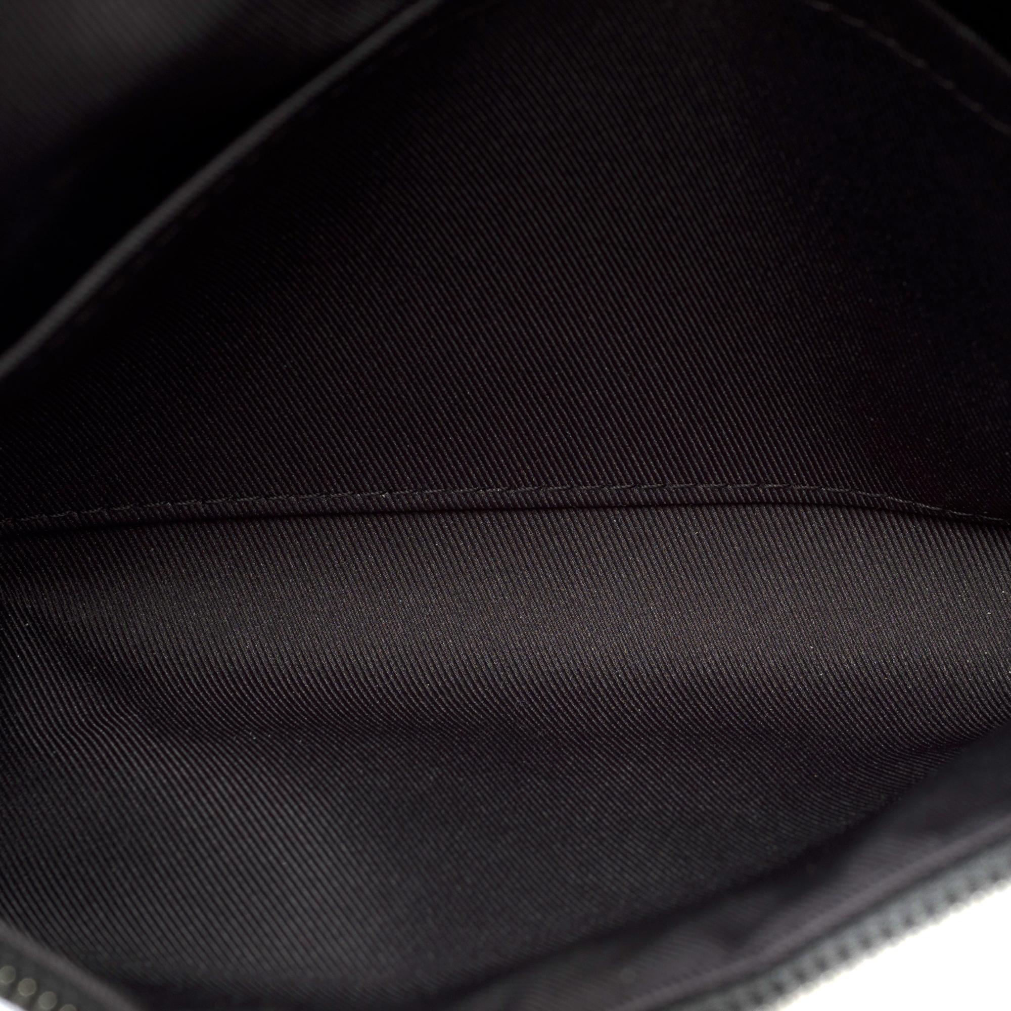 2018 Men FW Louis Vuitton Messenger PM Dark infinity crossbody in black leather For Sale 4