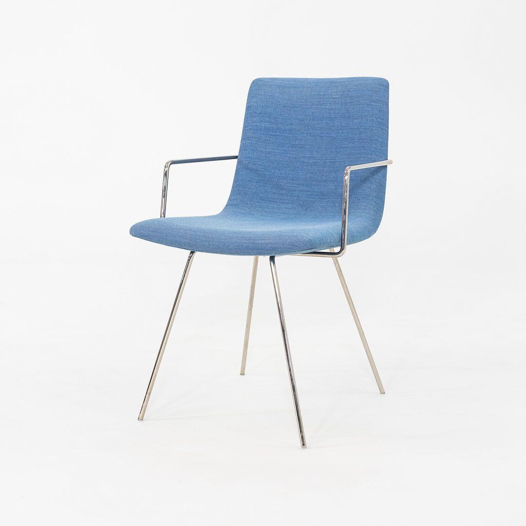 Américain 2018 Paire de fauteuils Capra en tissu bleu par Lee Pasteris pour Martin Brattrud en vente