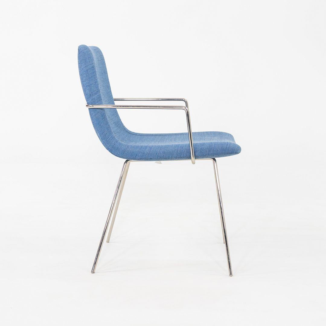 2018 Paire de fauteuils Capra en tissu bleu par Lee Pasteris pour Martin Brattrud en vente 1