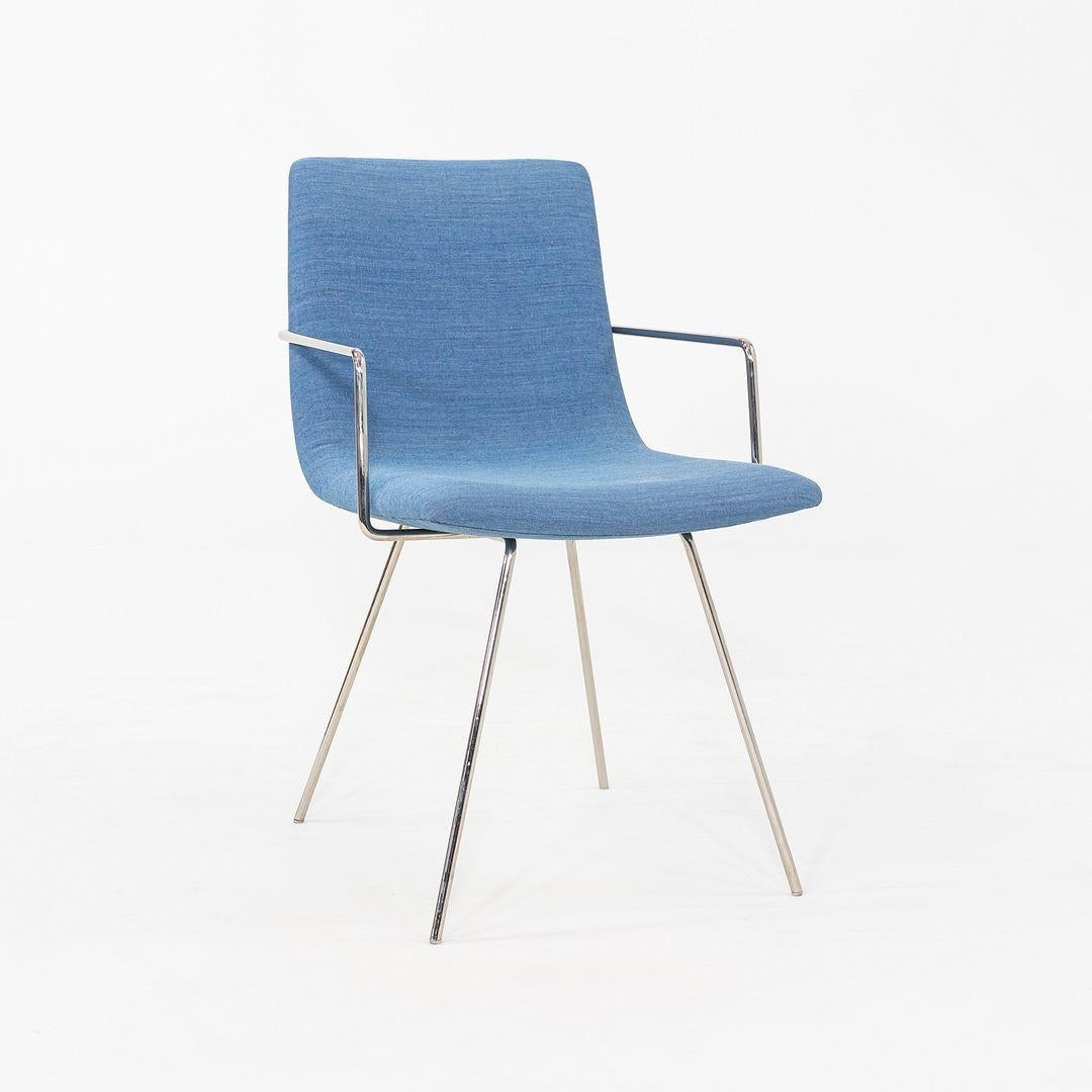 2018 Paire de fauteuils Capra en tissu bleu par Lee Pasteris pour Martin Brattrud en vente 2