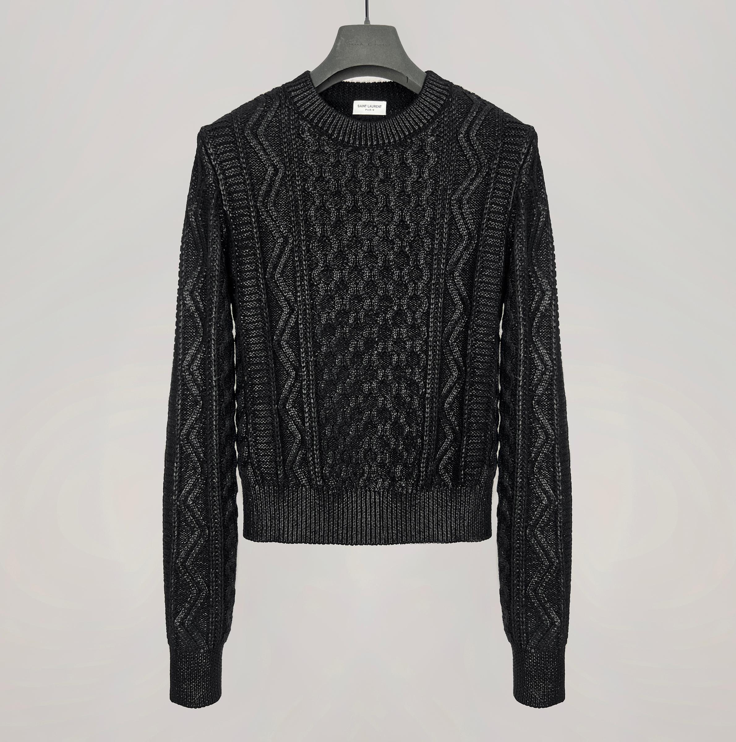 New with tags
Saint Laurent Paris
coated cable knit sweater

 

size S
made in Italy
color: black
fabric: 100% wool

 

Measurements:
chest ~ 47 cm
sleeve ~ 66 cm
shoulders ~ 38 cm
back length ~ 58 cm