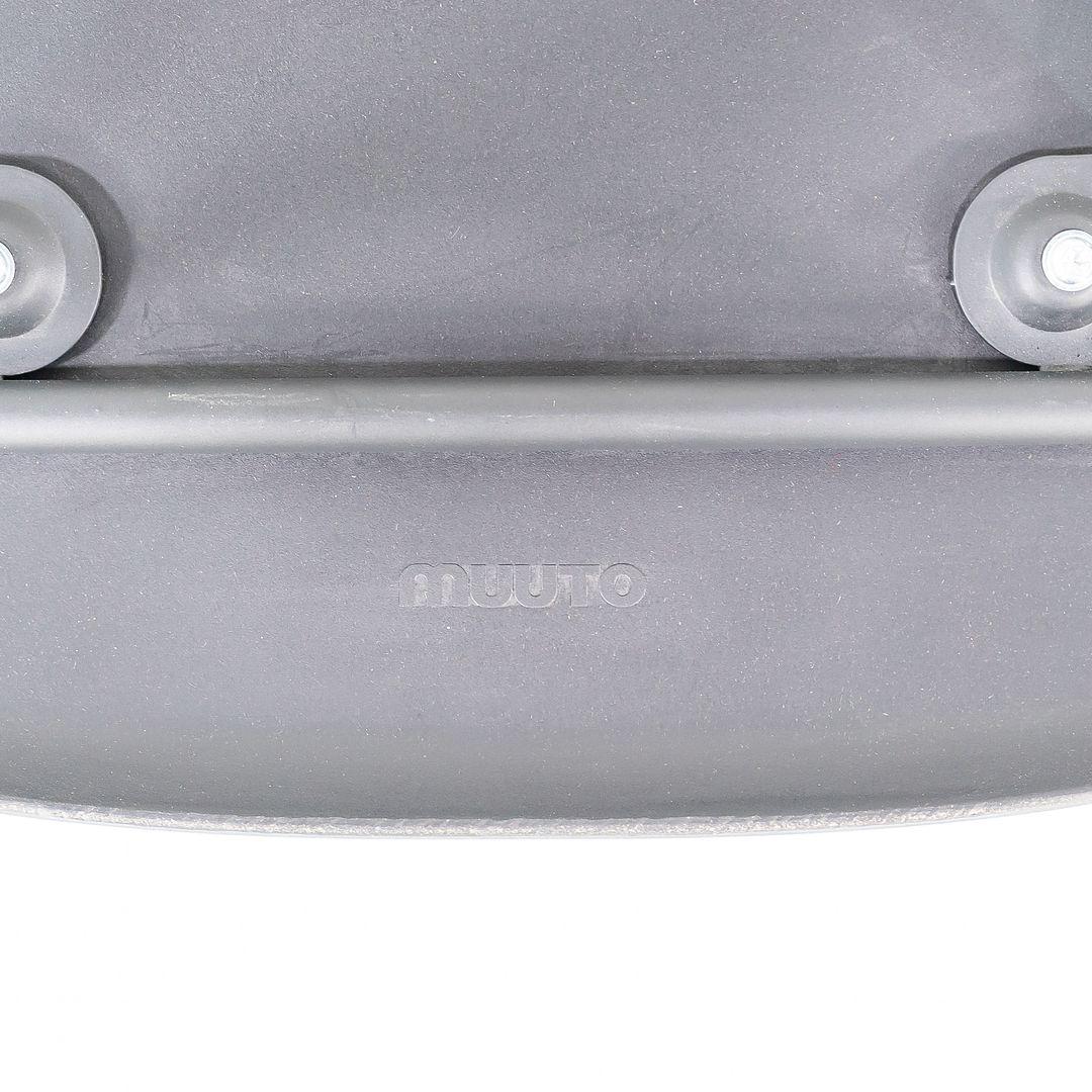 2018 Ensemble de treize chaises d'appoint en fibre de Muuto par Iskos-Berlin Structure en acier noir Bon état - En vente à Philadelphia, PA