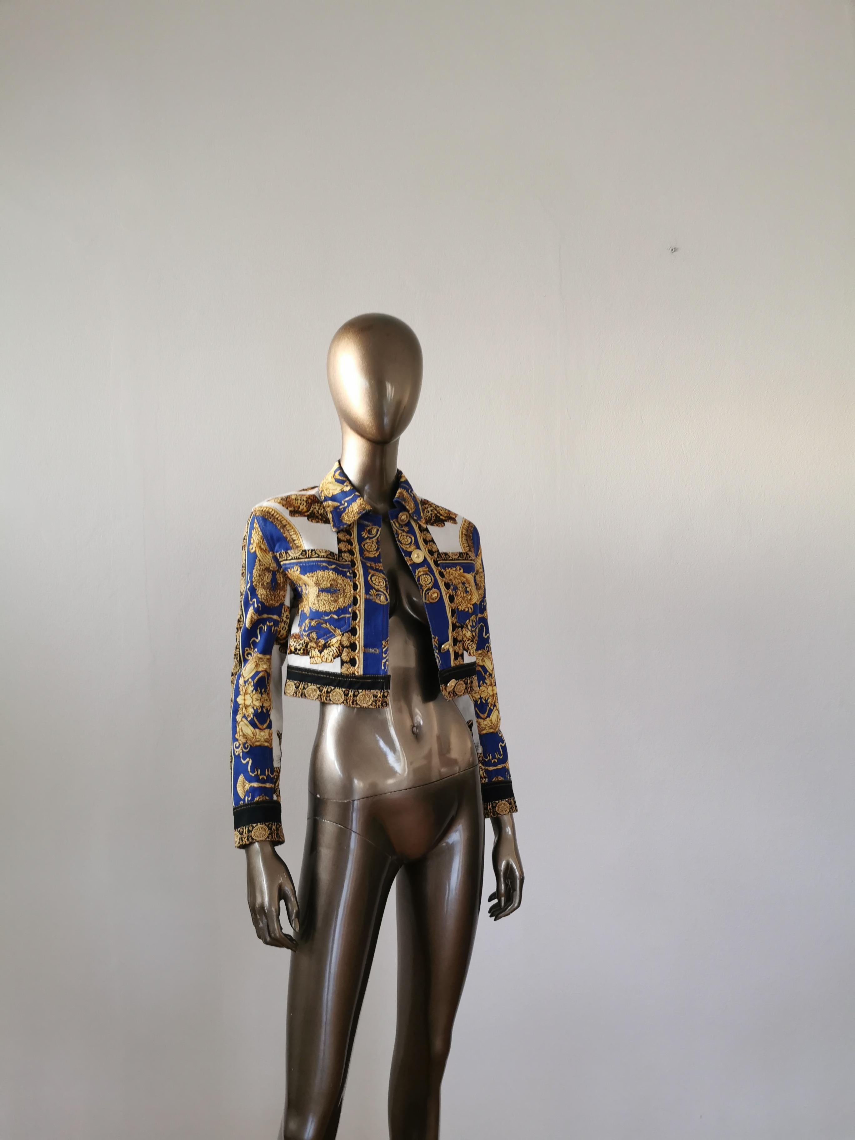 2018 VERSACE Signature Pillow Talk Cropped Denim Jacket SZ 38 In Excellent Condition In PUTNEY, NSW