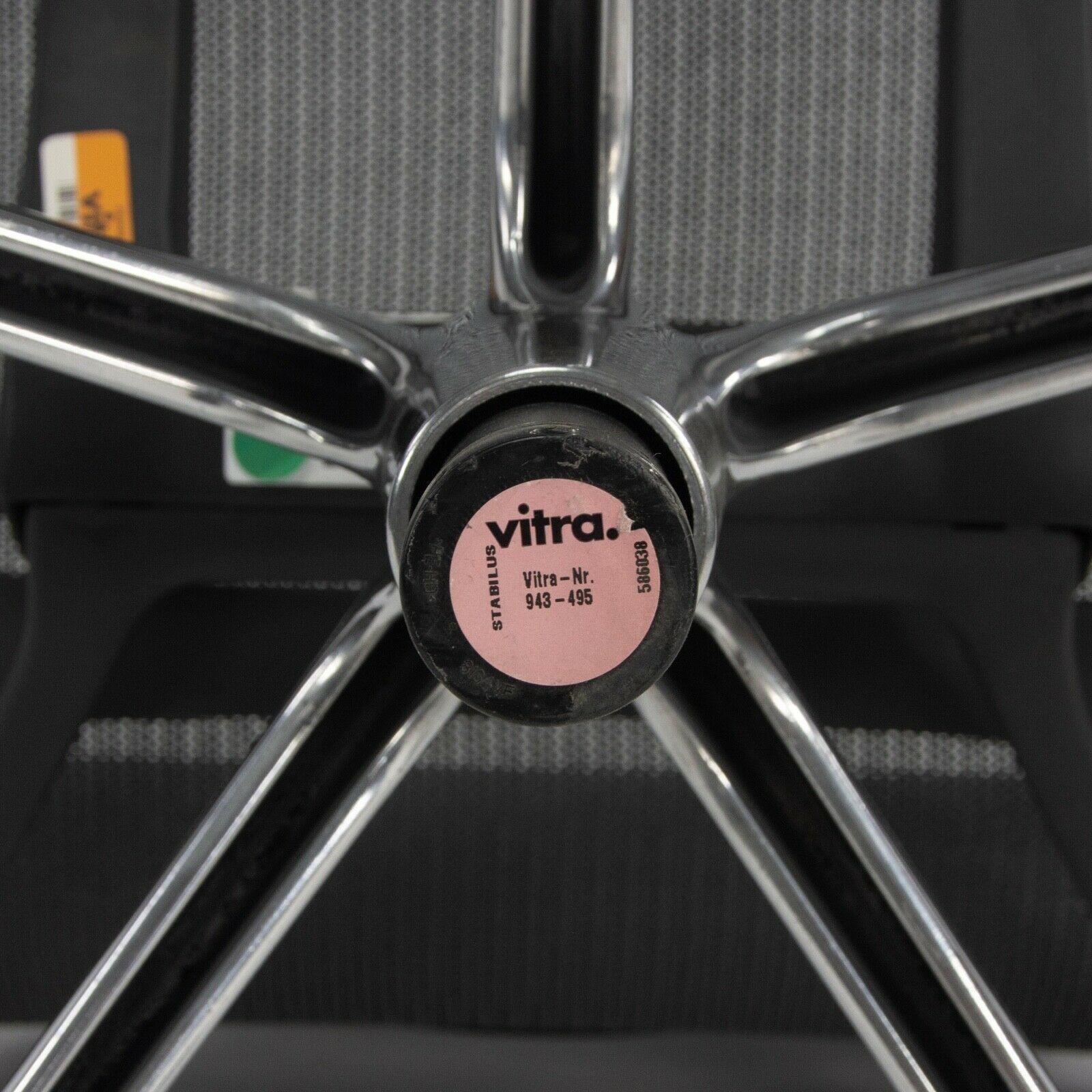 Chaise de bureau roulante Vitra Physix de Alberta Meda en maille grise disponible, 2018 en vente 4