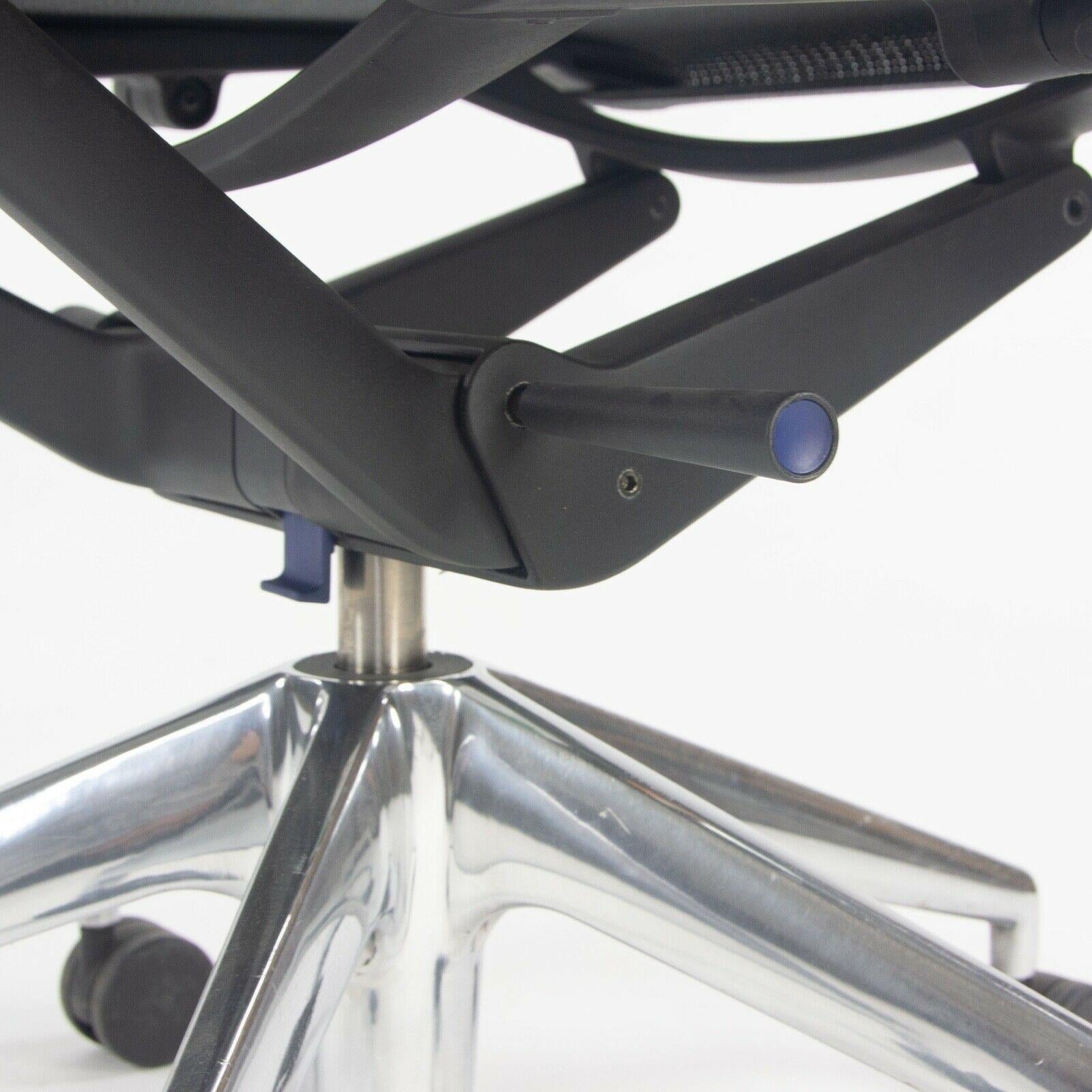 Chaise de bureau roulante Vitra Physix de Alberta Meda en maille grise disponible, 2018 en vente 5