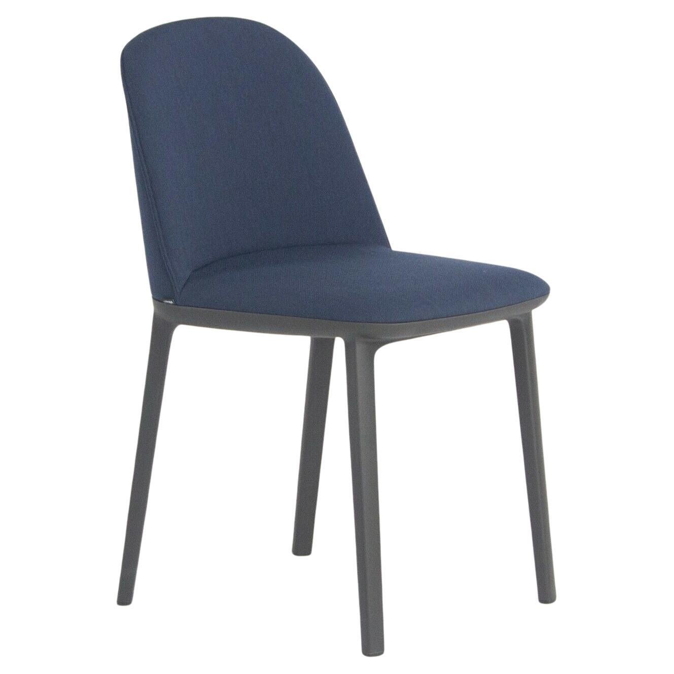 Chaise d'appoint Vitra Softshell avec tissu bleu foncé de Ronan & Erwan Bouroullec, 2018
