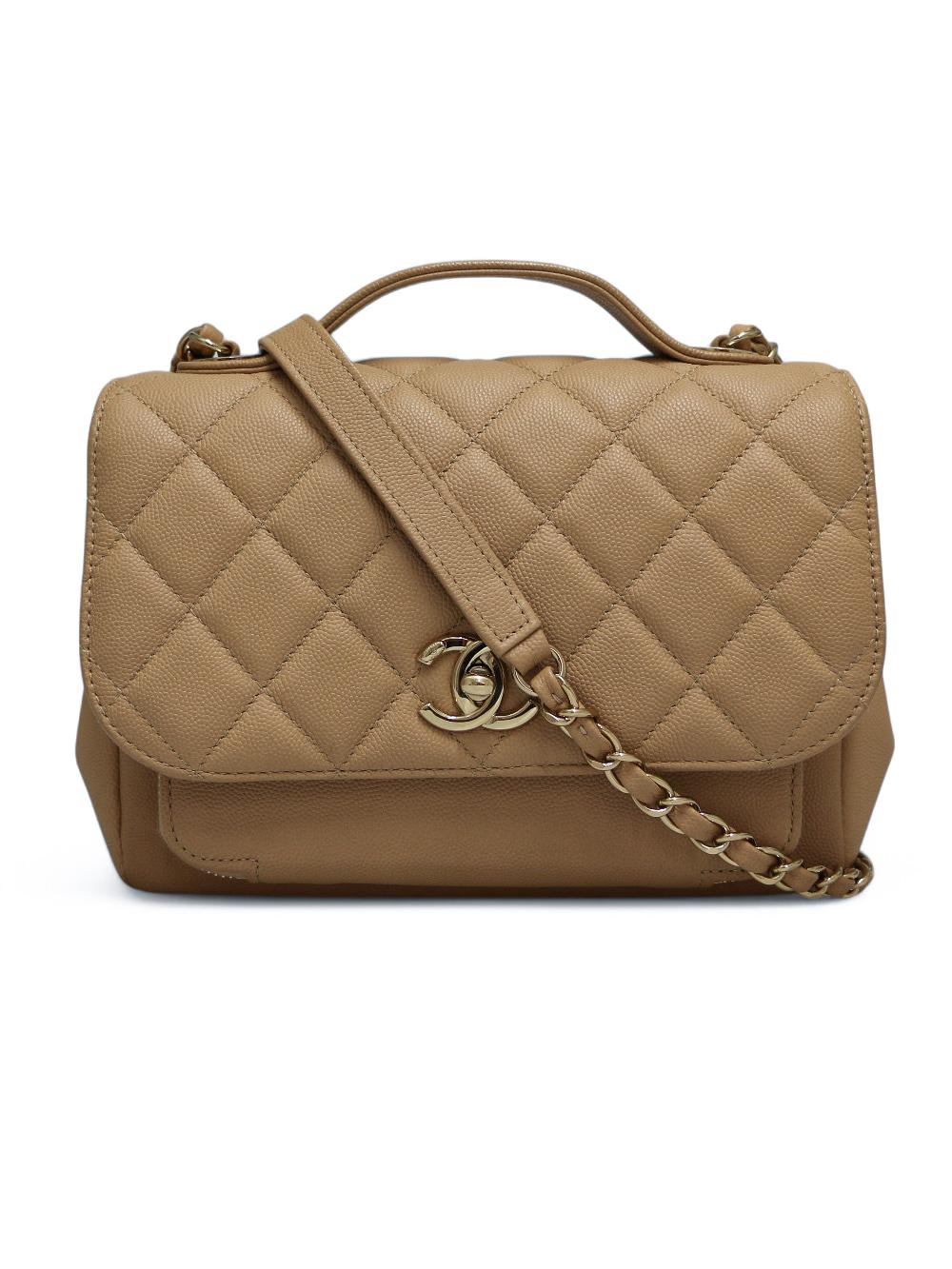 Beautiful small Chanel Business Affinity bag in pinkish beige caviar leather. The bag can be carried by hand via a small handle or crossbody via a shoulder strap, a zipped pocket on the front of the bag
Condition: very good
Made in France
Interior: