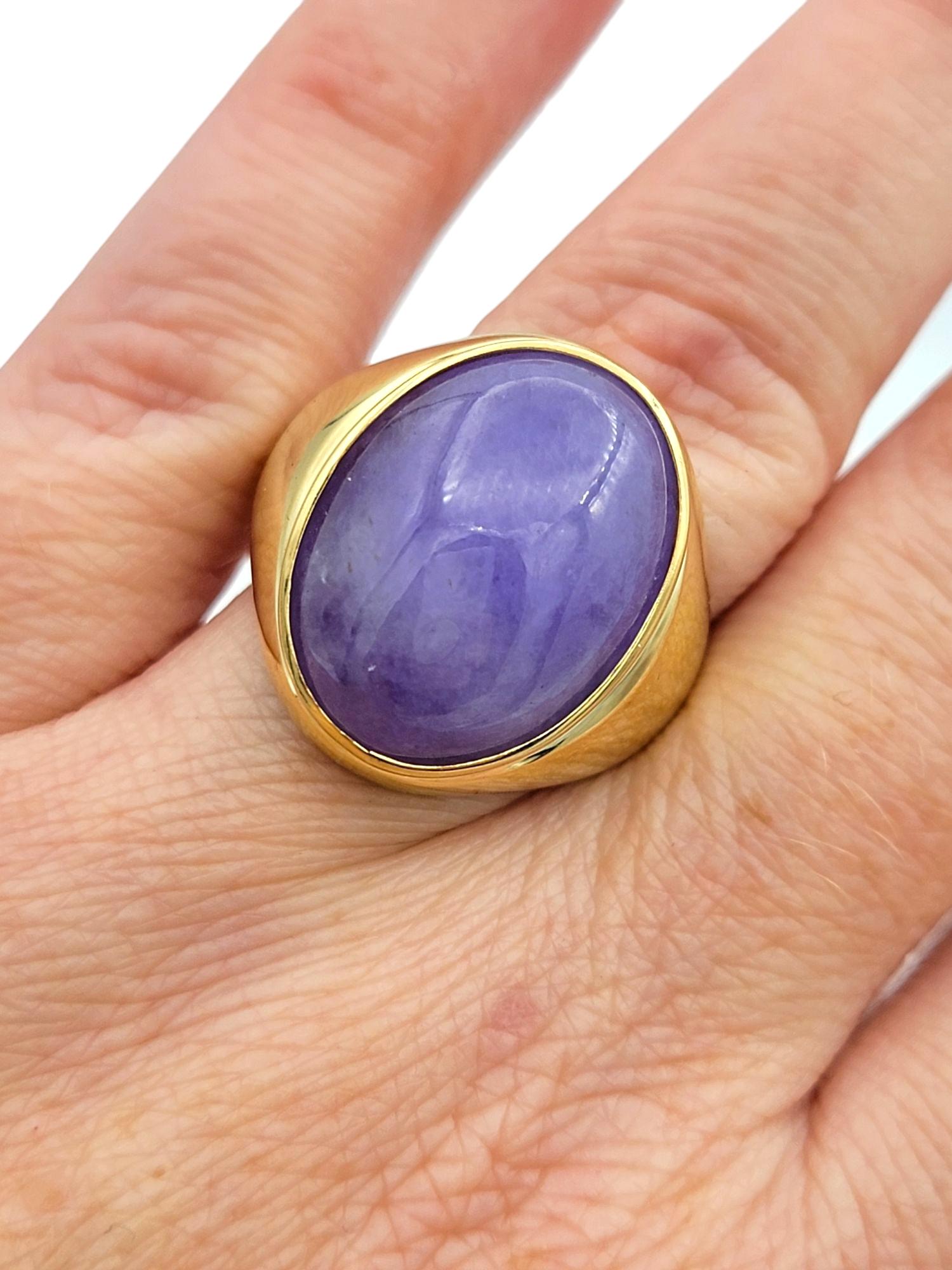 20.19 Carat Oval Cabochon Dyed Purple Jade Cocktail Ring in 14 Karat Yellow Gold For Sale 2