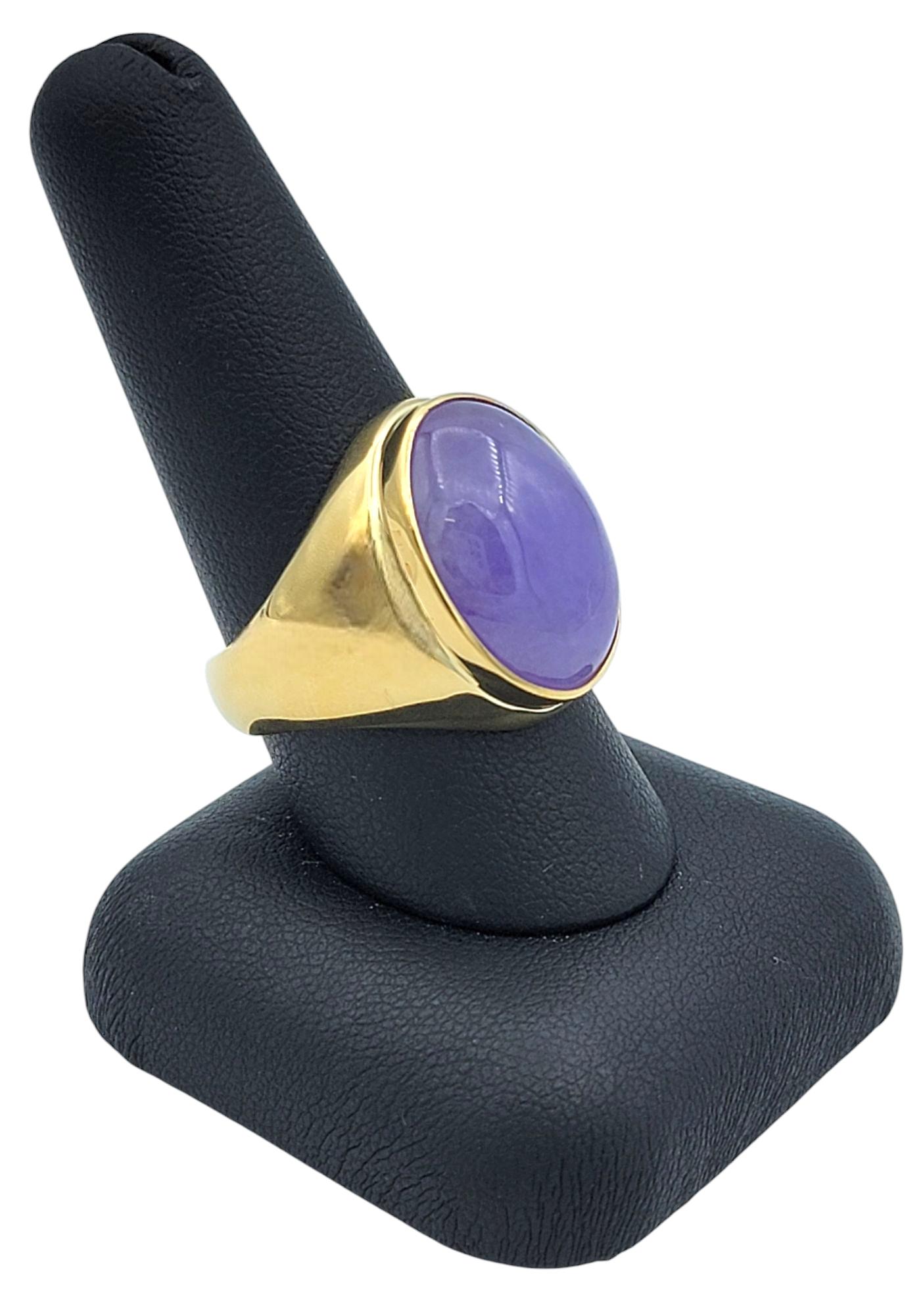 20.19 Carat Oval Cabochon Dyed Purple Jade Cocktail Ring in 14 Karat Yellow Gold For Sale 4