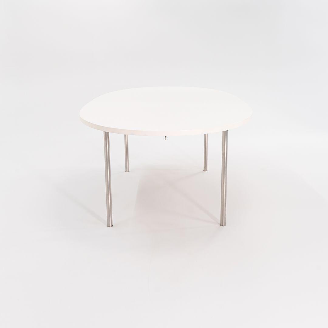 2019 Carl Hansen CH336 Mesa de comedor extensible en laminado blanco con patas de acero en venta 2
