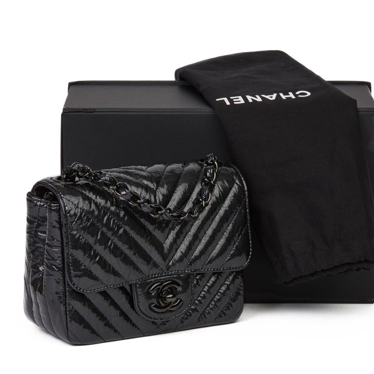 2019 Chanel Black Quilted Crumpled Metallic Calfskin SO Black Mini Flap Bag For Sale 8