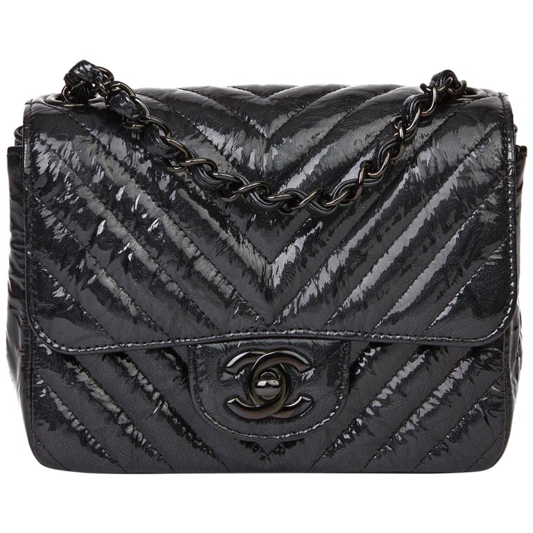 2019 Chanel Black Quilted Crumpled Metallic Calfskin SO Black Mini Flap Bag For Sale