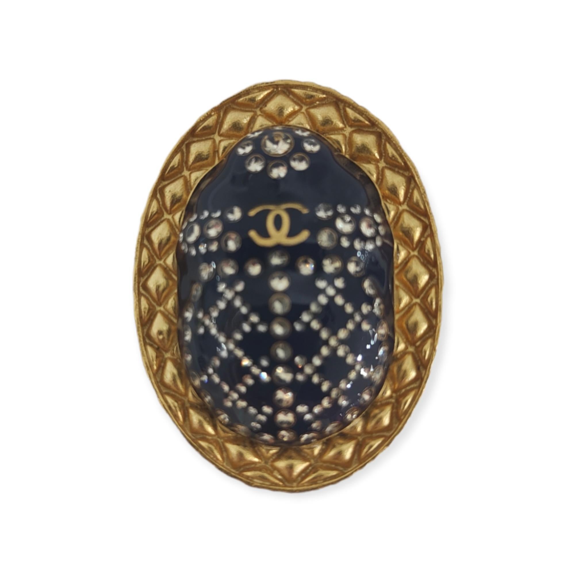 2019 Chanel Egypt collection beetle brooch
gold tone, blue with swarovski stones CC Chanel Egypt collection brooch
hieroglyphics on the back