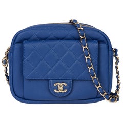 2019 Chanel Electric Blue Gestepptes Kaviar Leder Medium CC Day Kameratasche