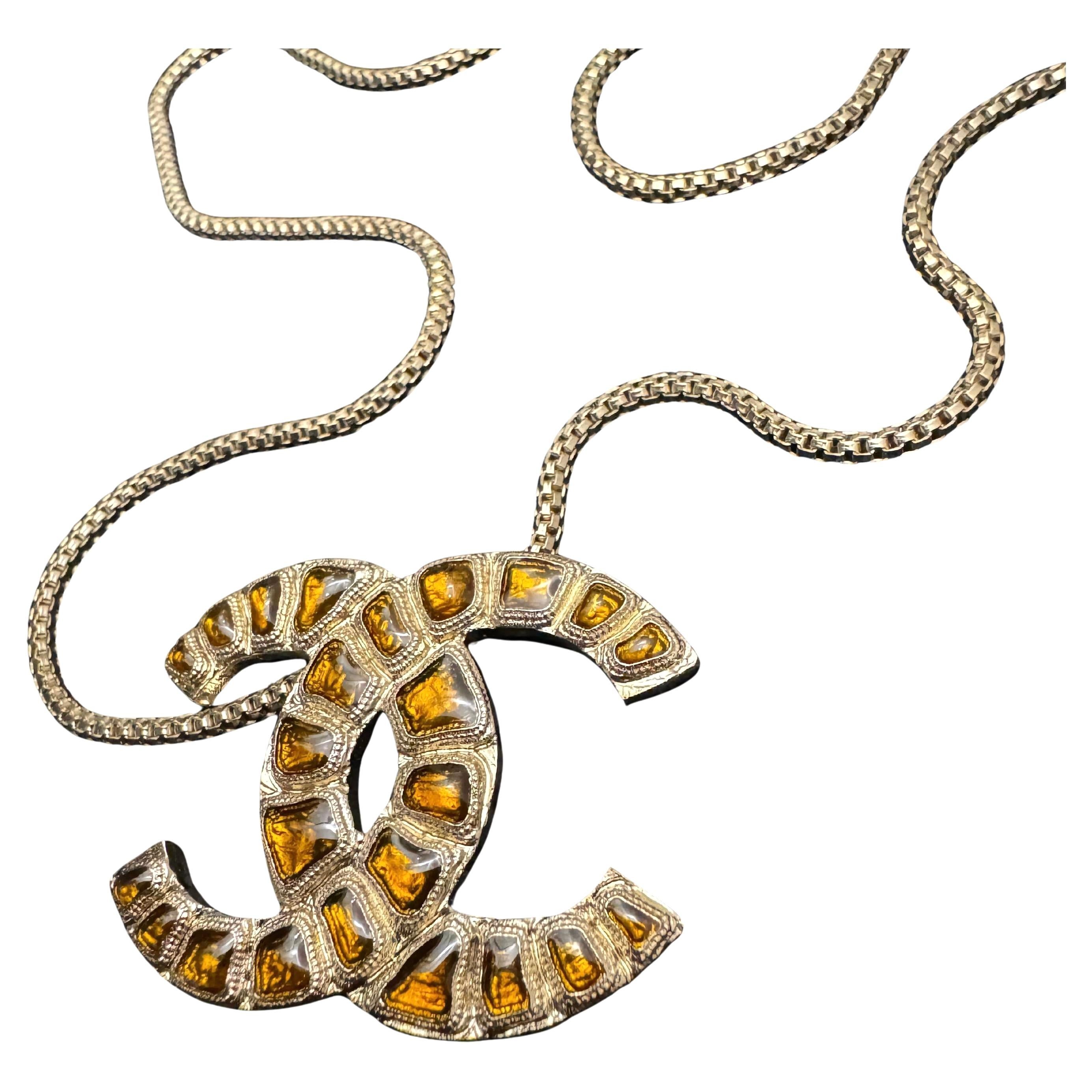 2019 CHANEL Along the Nile Resin Gold-Toned Chain Necklace Amber For Sale 1
