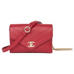 Tage med selvbiografi alias 2019 Chanel Red Chevron Quilted Calfskin Leather Coco Waist Bag at 1stDibs  | chanel waist bag 2019, red chanel chevron bag, chanel belt bag 2019