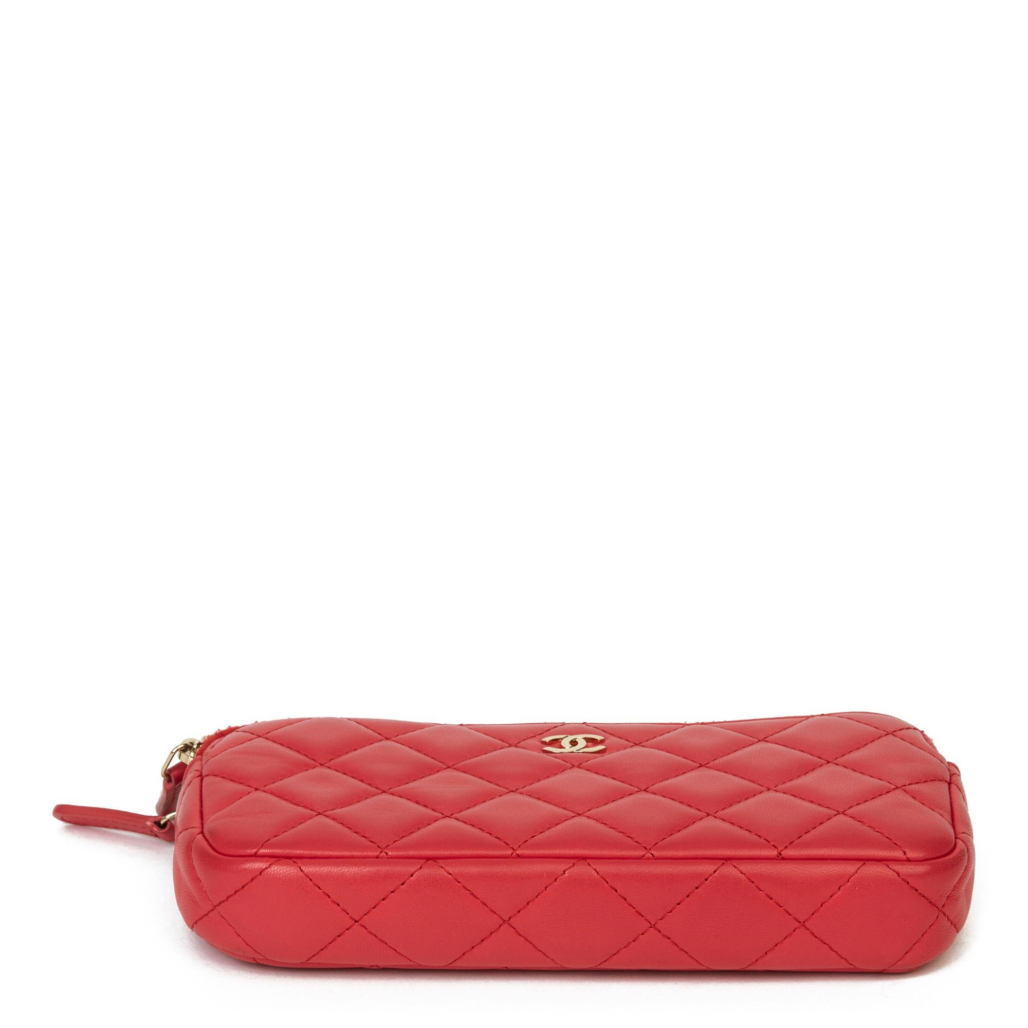 2019 Chanel Rotes gestepptes Lammfell Doppeltes Reißverschluss Portemonnaie an Kette WOC 1