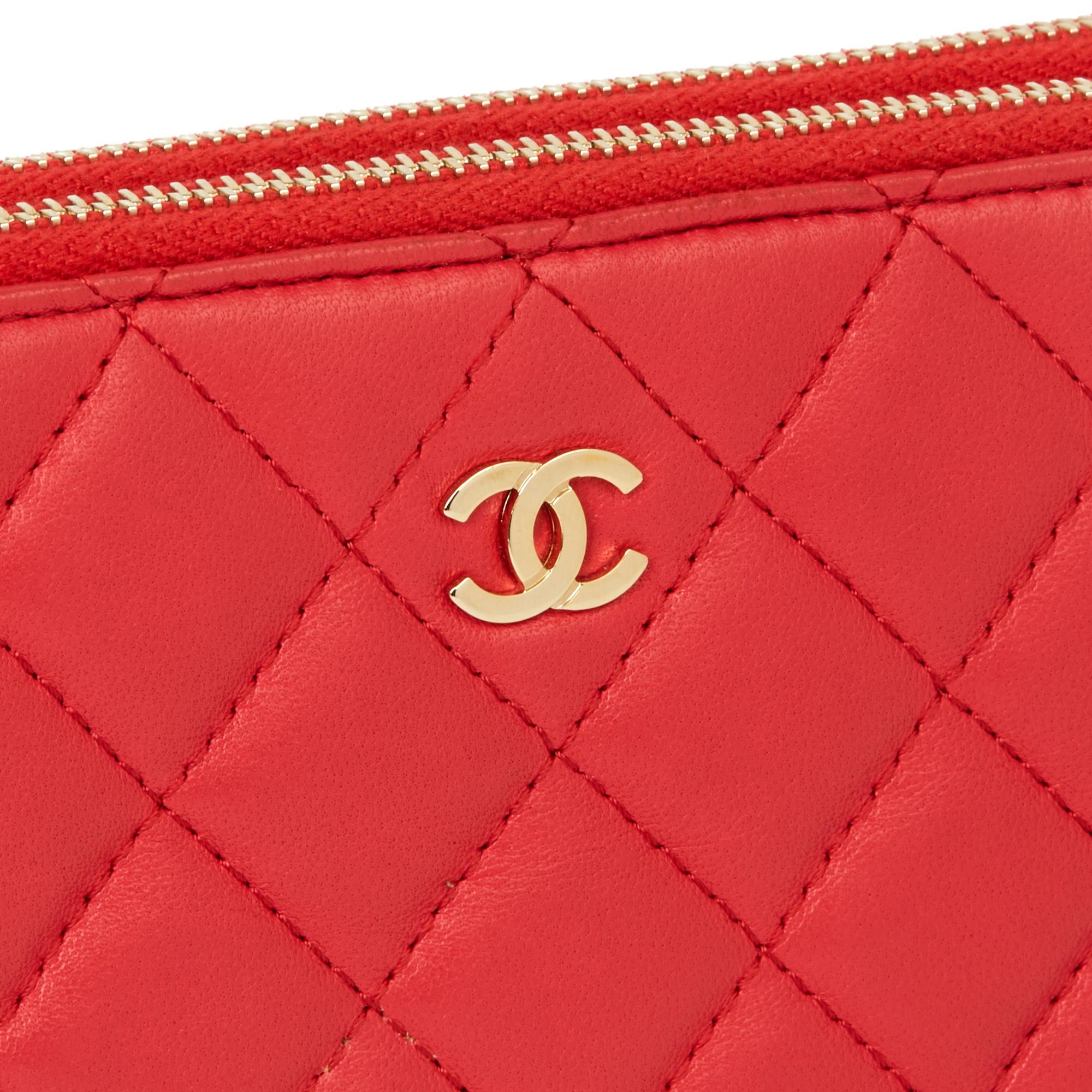 2019 Chanel Rotes gestepptes Lammfell Doppeltes Reißverschluss Portemonnaie an Kette WOC 2