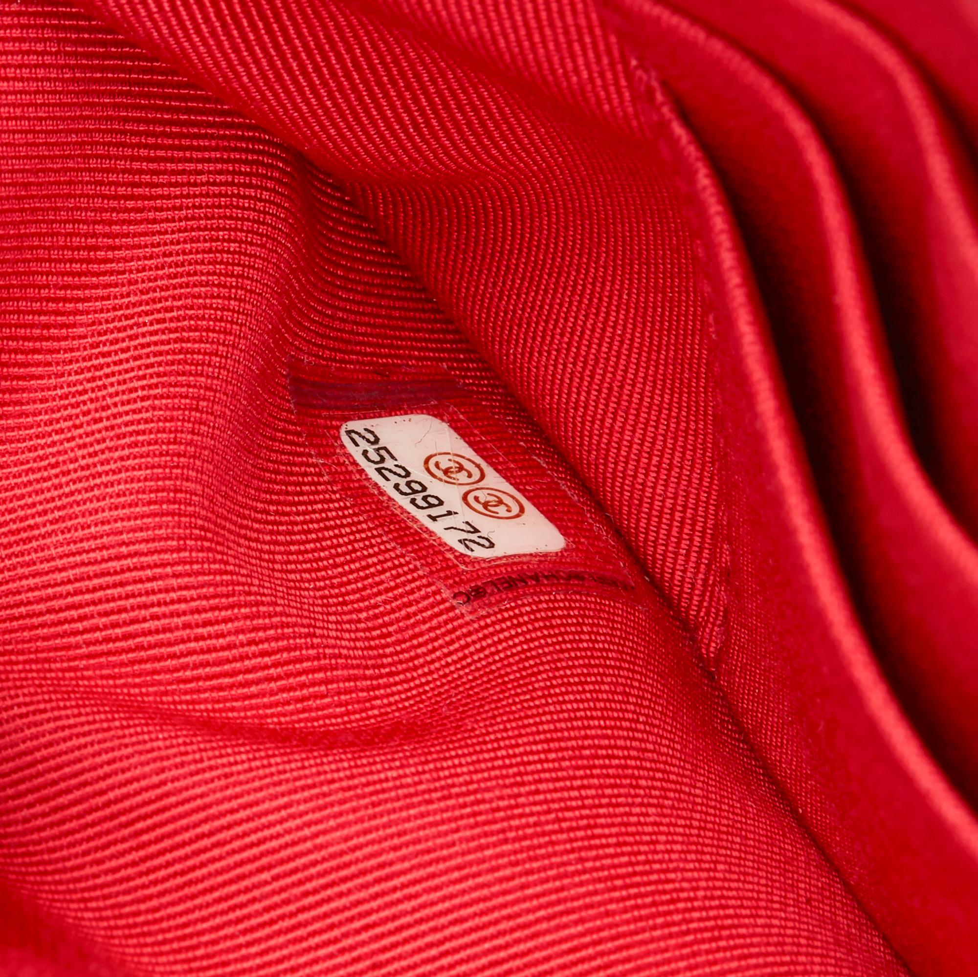 2019 Chanel Rotes gestepptes Lammfell Doppeltes Reißverschluss Portemonnaie an Kette WOC 5