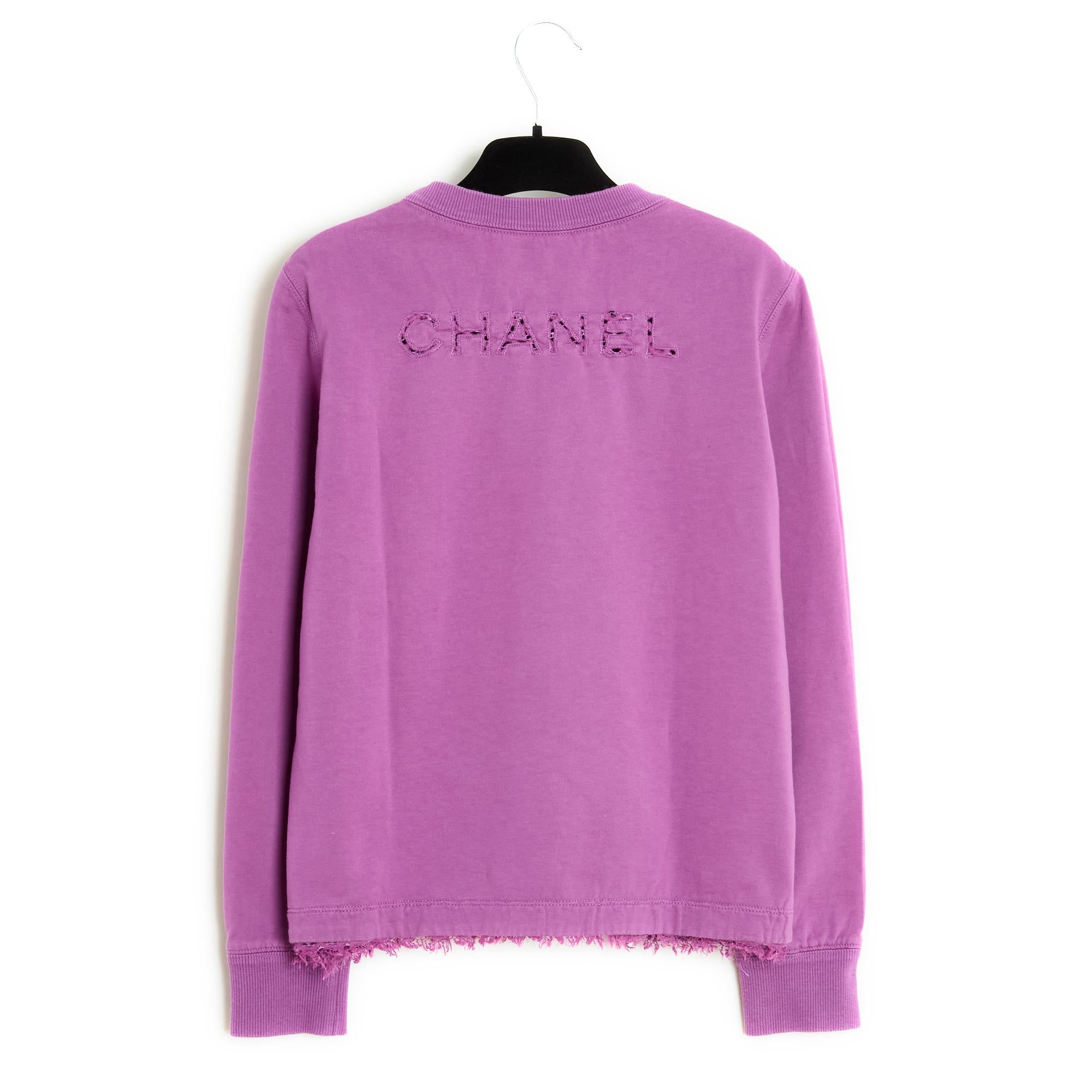 Women's or Men's 2019 Chanel Top Embroidered Clover Sweatshirt FR34/36 For Sale