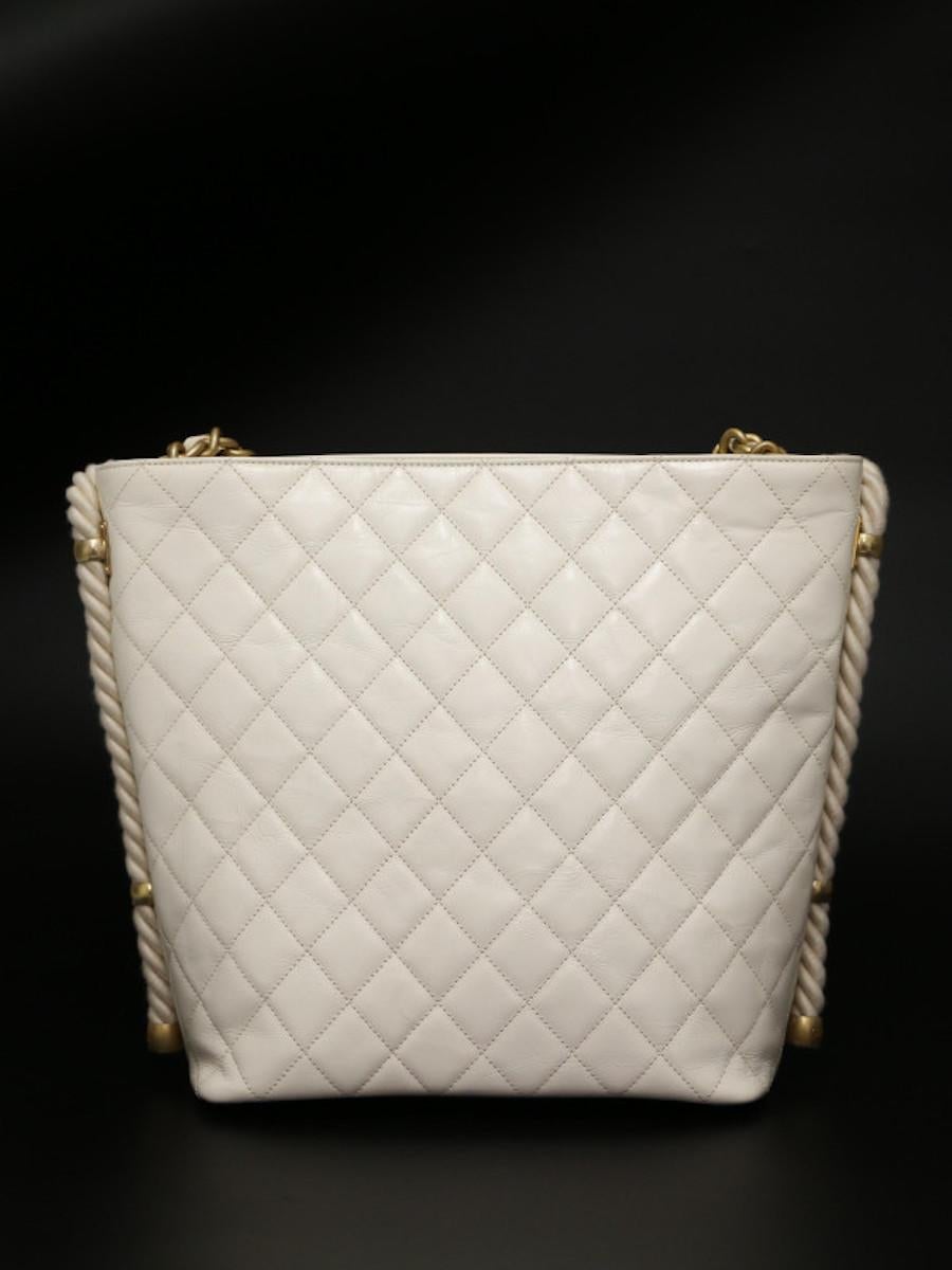 2019 Chanel bolso hobo de cuero blanco Marrón en venta