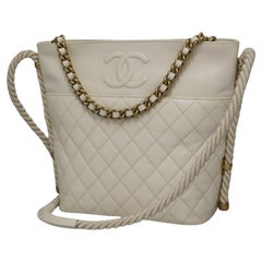 2019 Chanel Hobo-Tasche aus weißem Leder