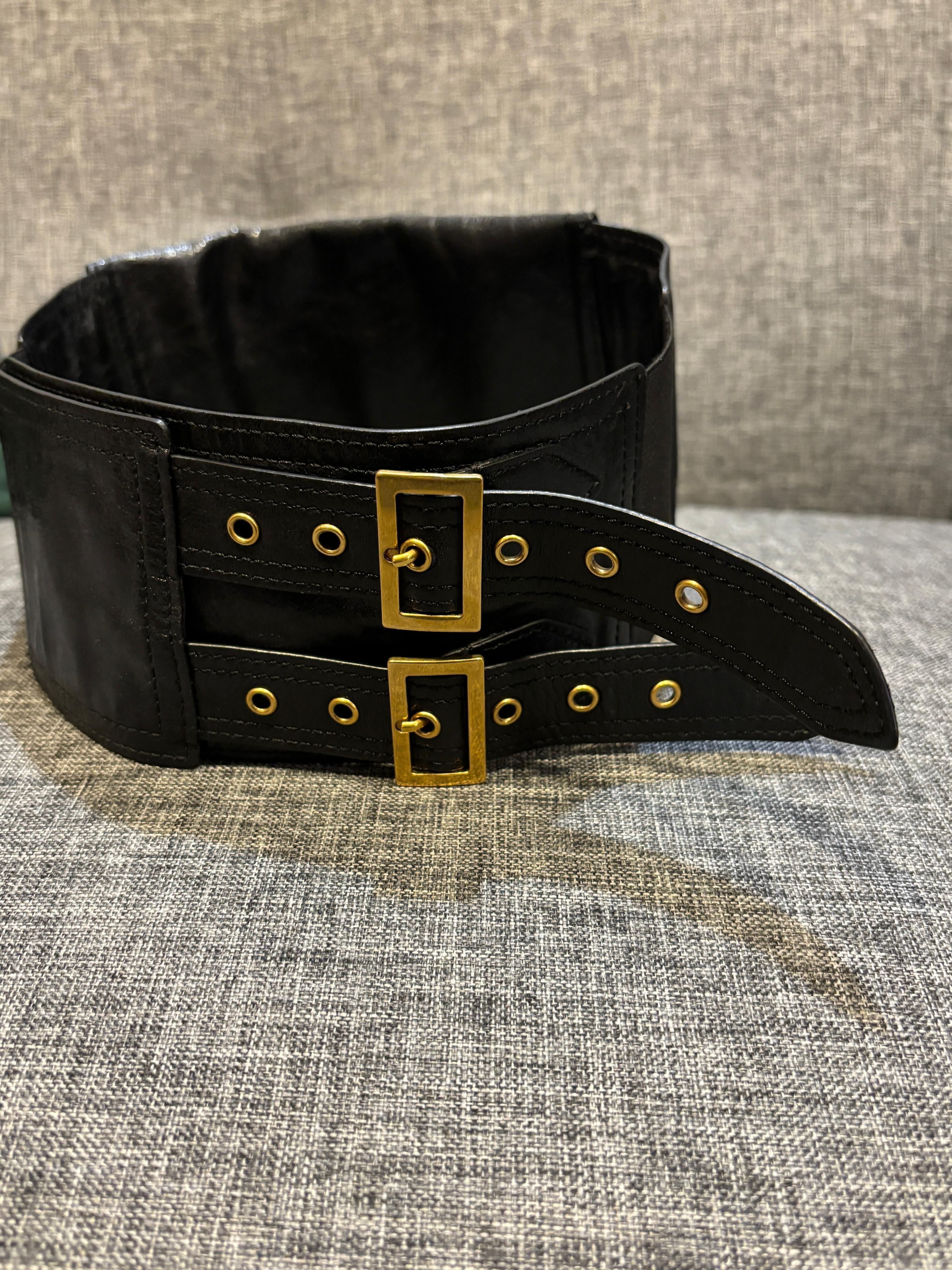 2019 Christian Dior Cintura a sella in pelle nera in vendita 5
