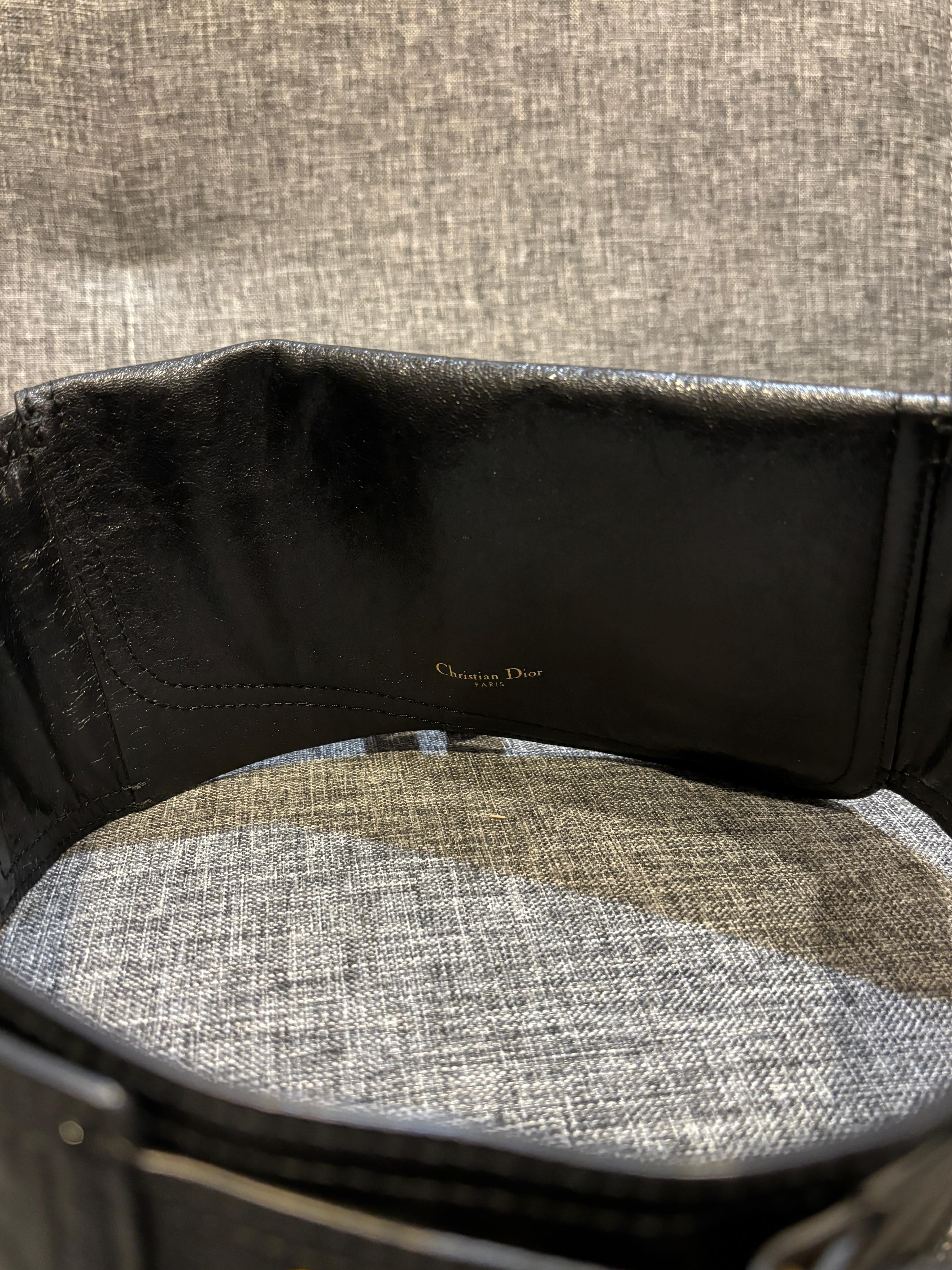 2019 Christian Dior Cintura a sella in pelle nera in vendita 8